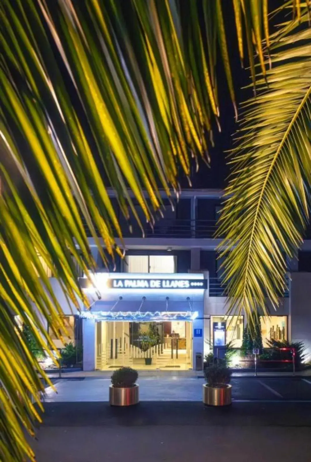 Property building in Hotel La Palma de Llanes Property building in Hotel La Palma de Llanes