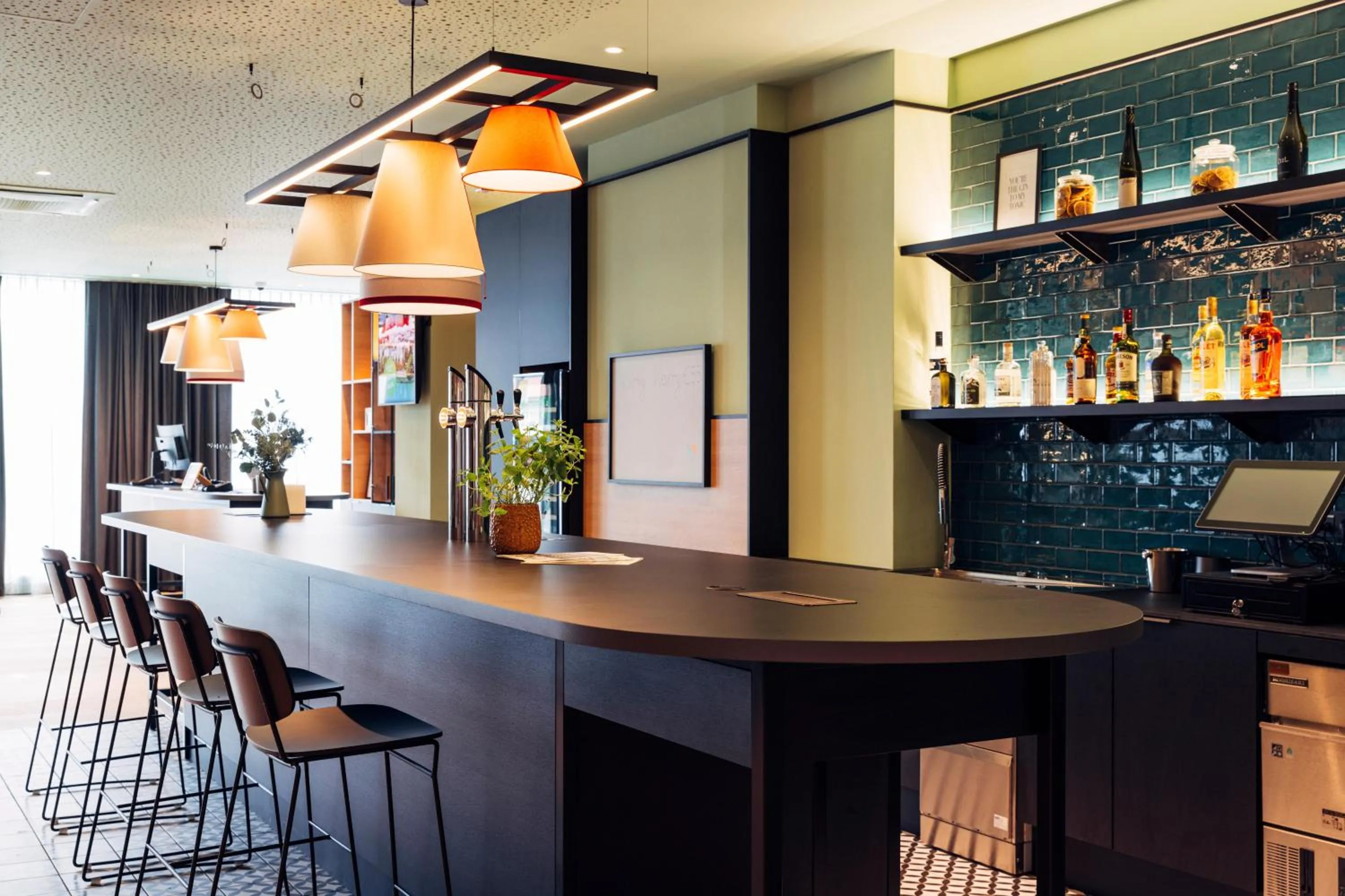 Lounge or bar in harry's home Villach hotel & apartments