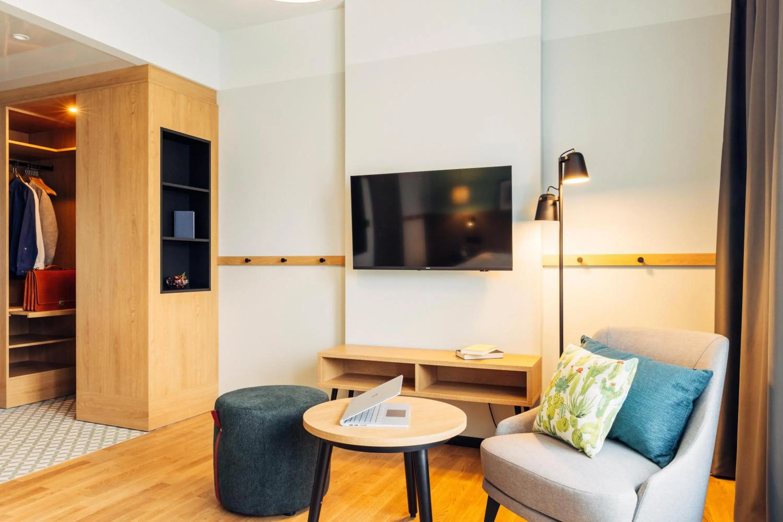 Photo of the whole room in harry's home Villach hotel & apartments