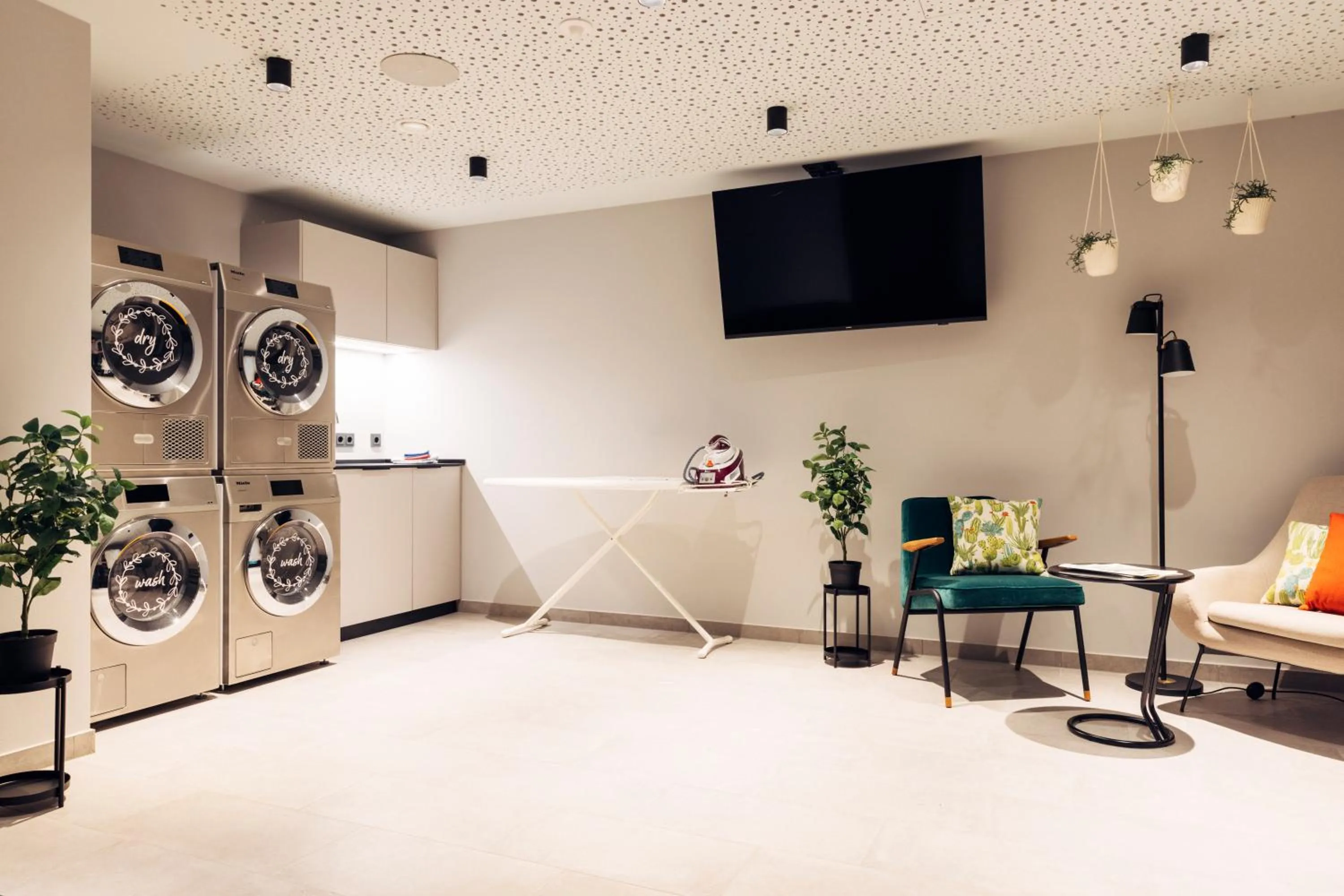 washing machine in harry's home Villach hotel & apartments