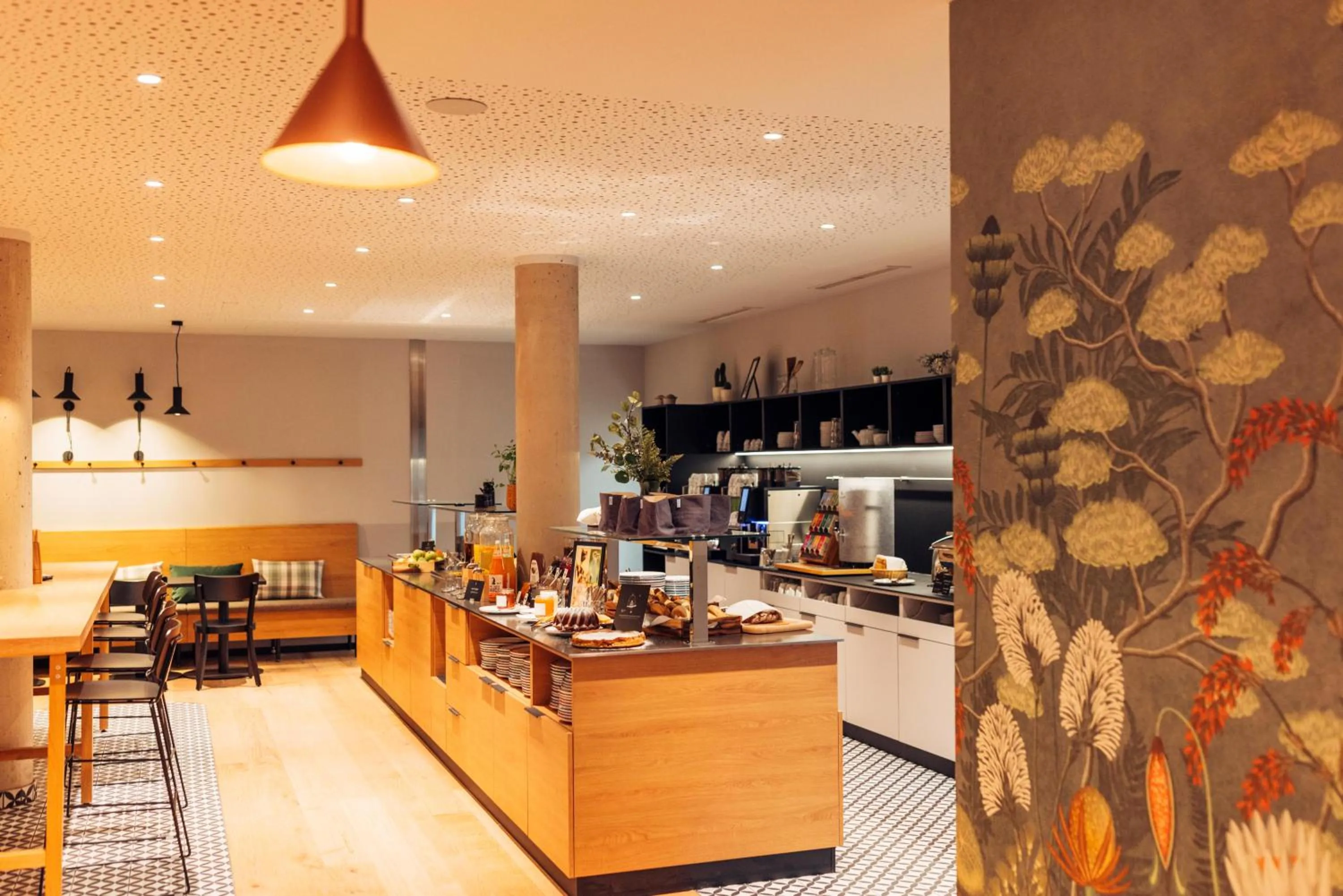 Restaurant/places to eat in harry's home Villach hotel & apartments