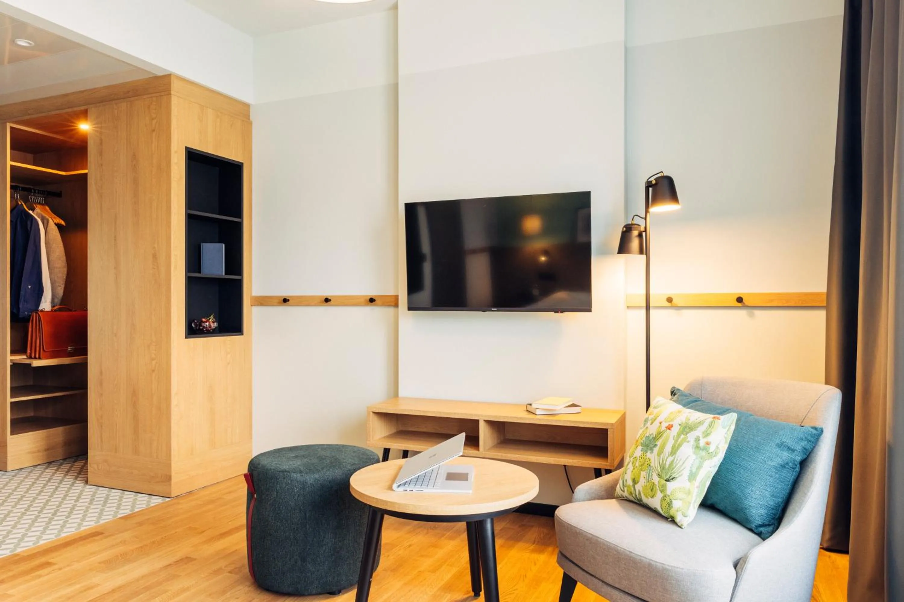 TV and multimedia in harry's home Villach hotel & apartments