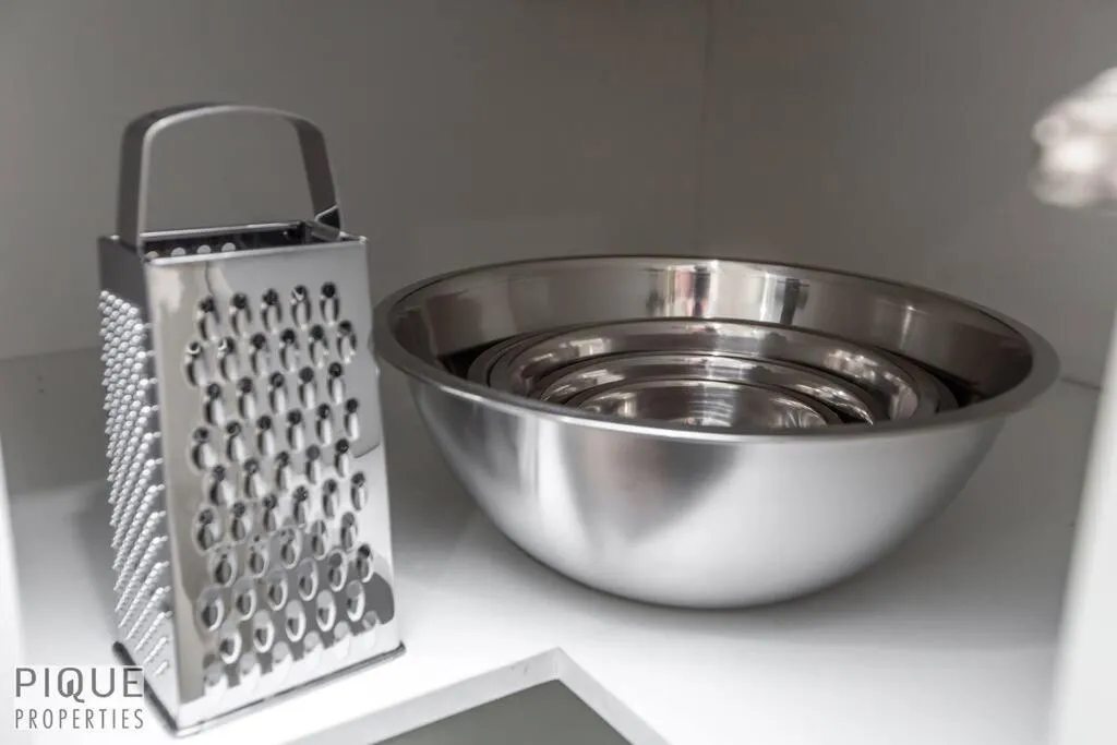 NEW, Euro-Style Suite, Whyte Avenue, AC, Netflix, Sleeps 6!