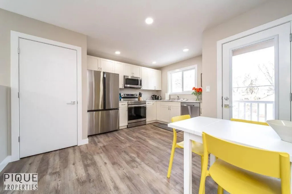 Kitchen or kitchenette in NEW, Euro-Style Suite, Whyte Avenue, AC, Netflix, Sleeps 6!