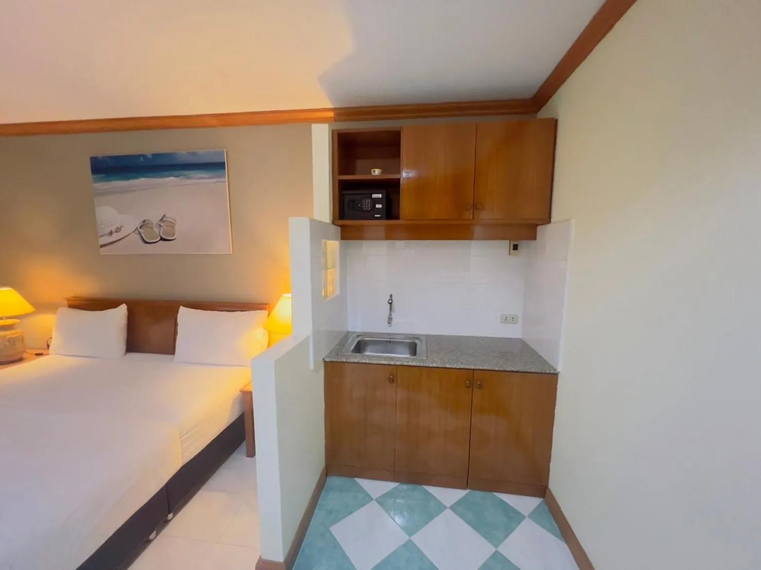 Kitchen or kitchenette, Bed in Royal Vista Patong