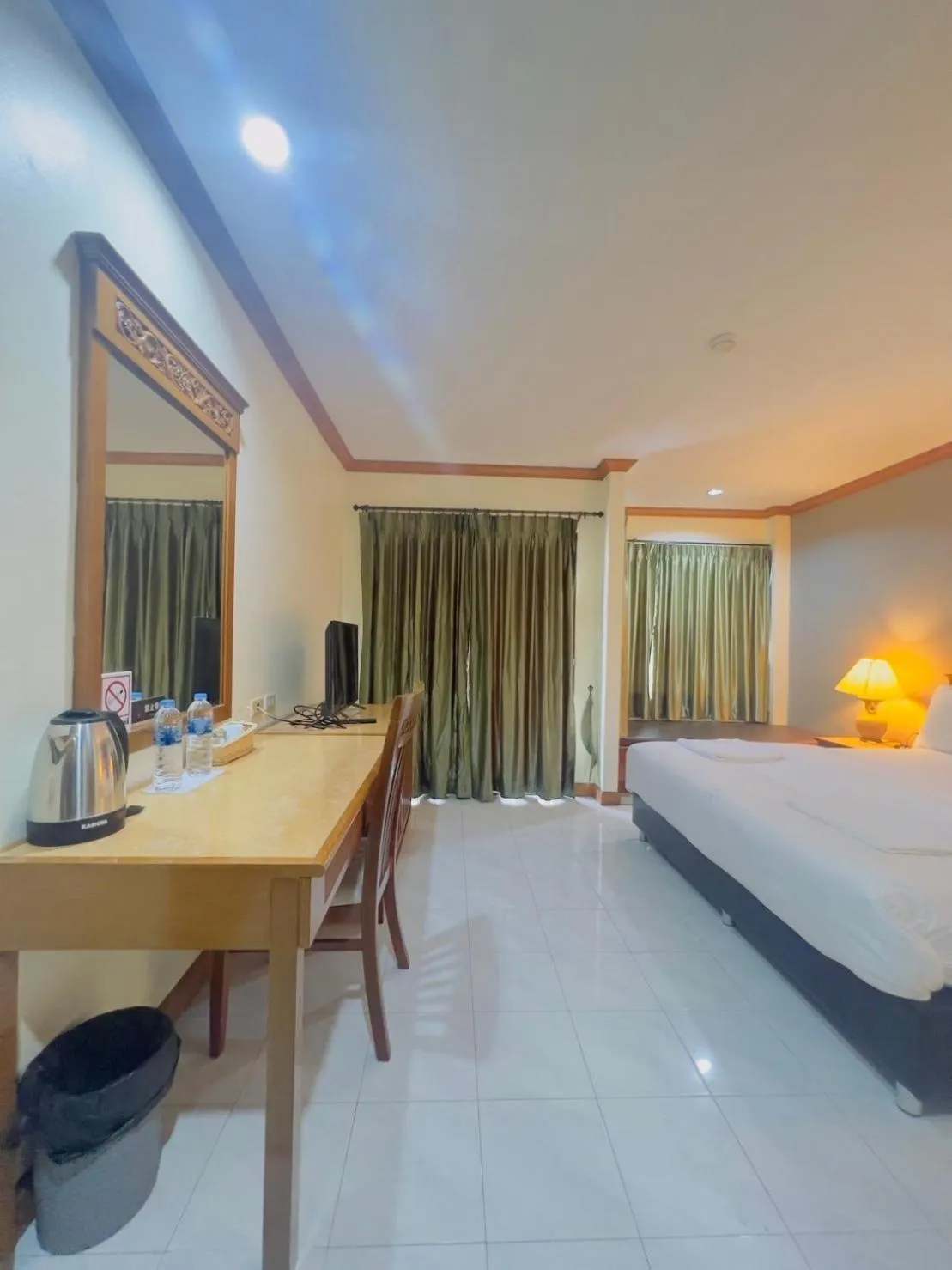 Photo of the whole room, Bed in Royal Vista Patong