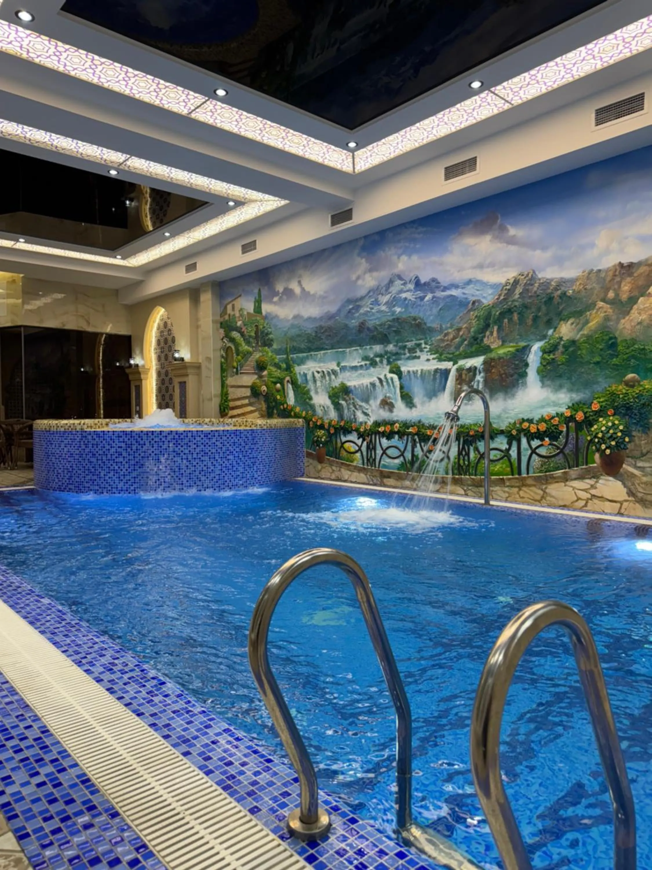 Swimming pool in Novza Palace Hotel
