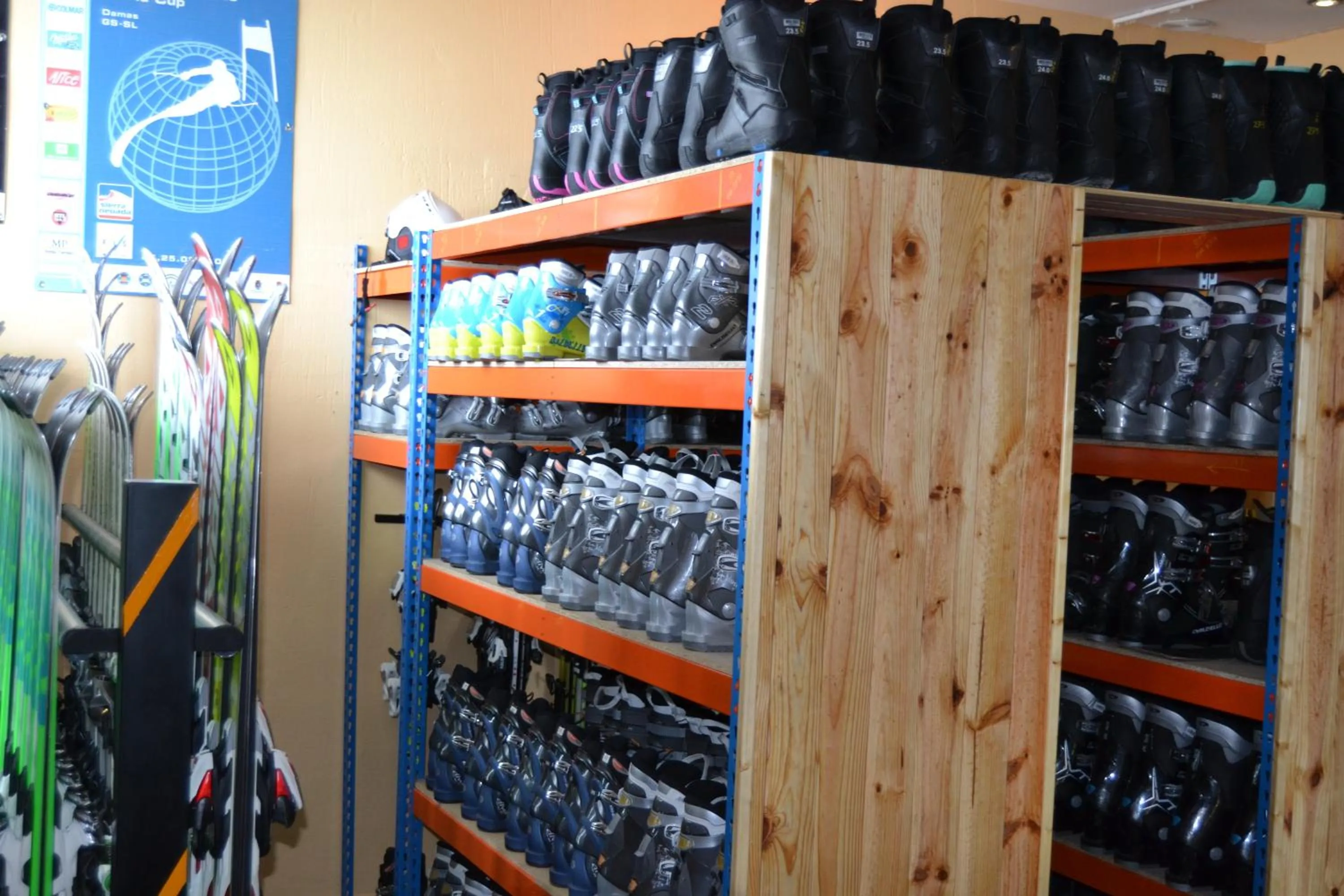 On-site shops in Hotel GHM Monachil