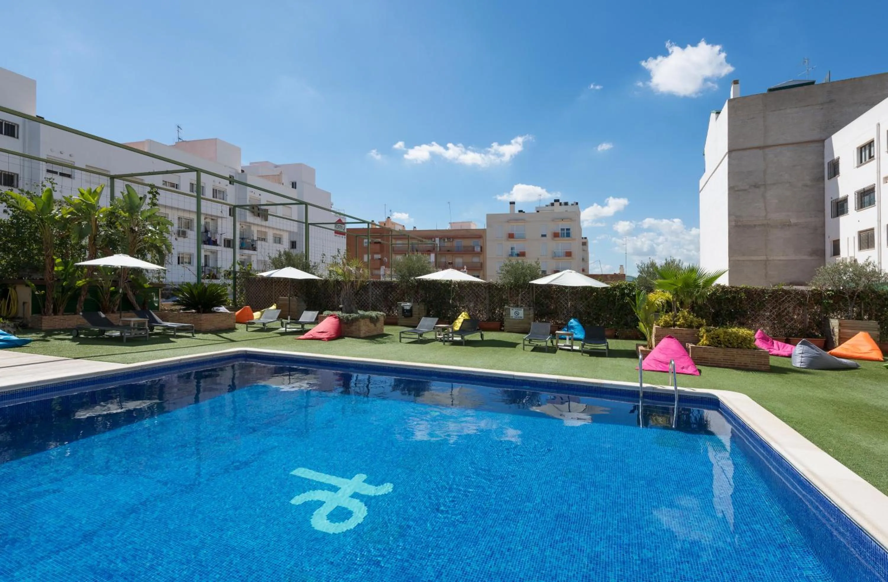 Swimming pool in Port Feria Valencia