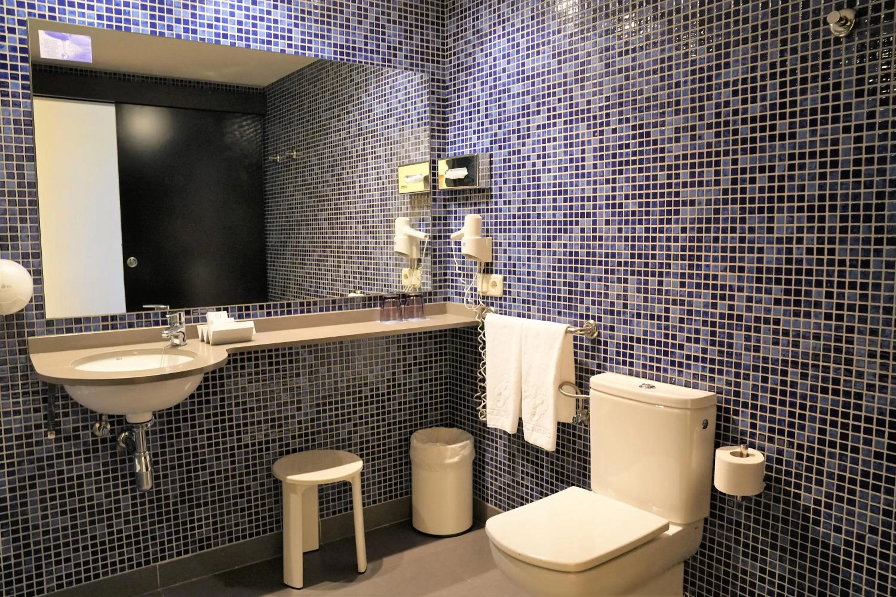 Bathroom in Port Feria Valencia