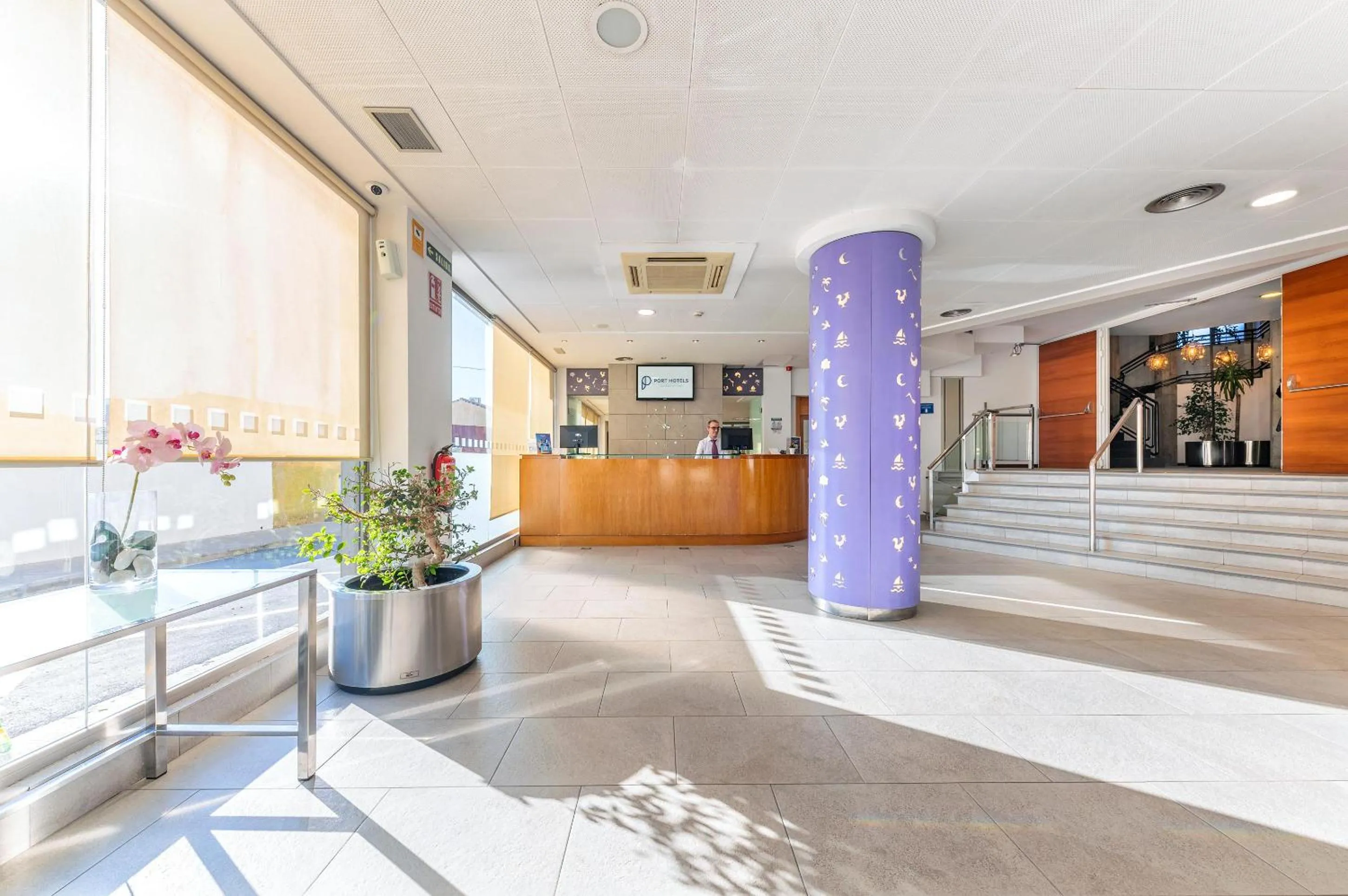 Lobby or reception in Port Feria Valencia