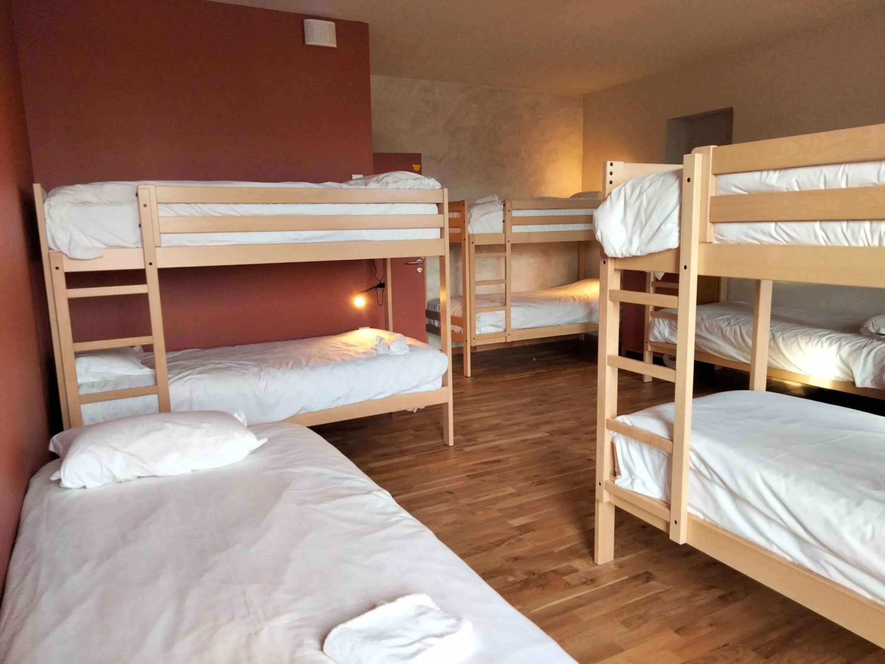 Photo of the whole room, Bed in A la belle étoile