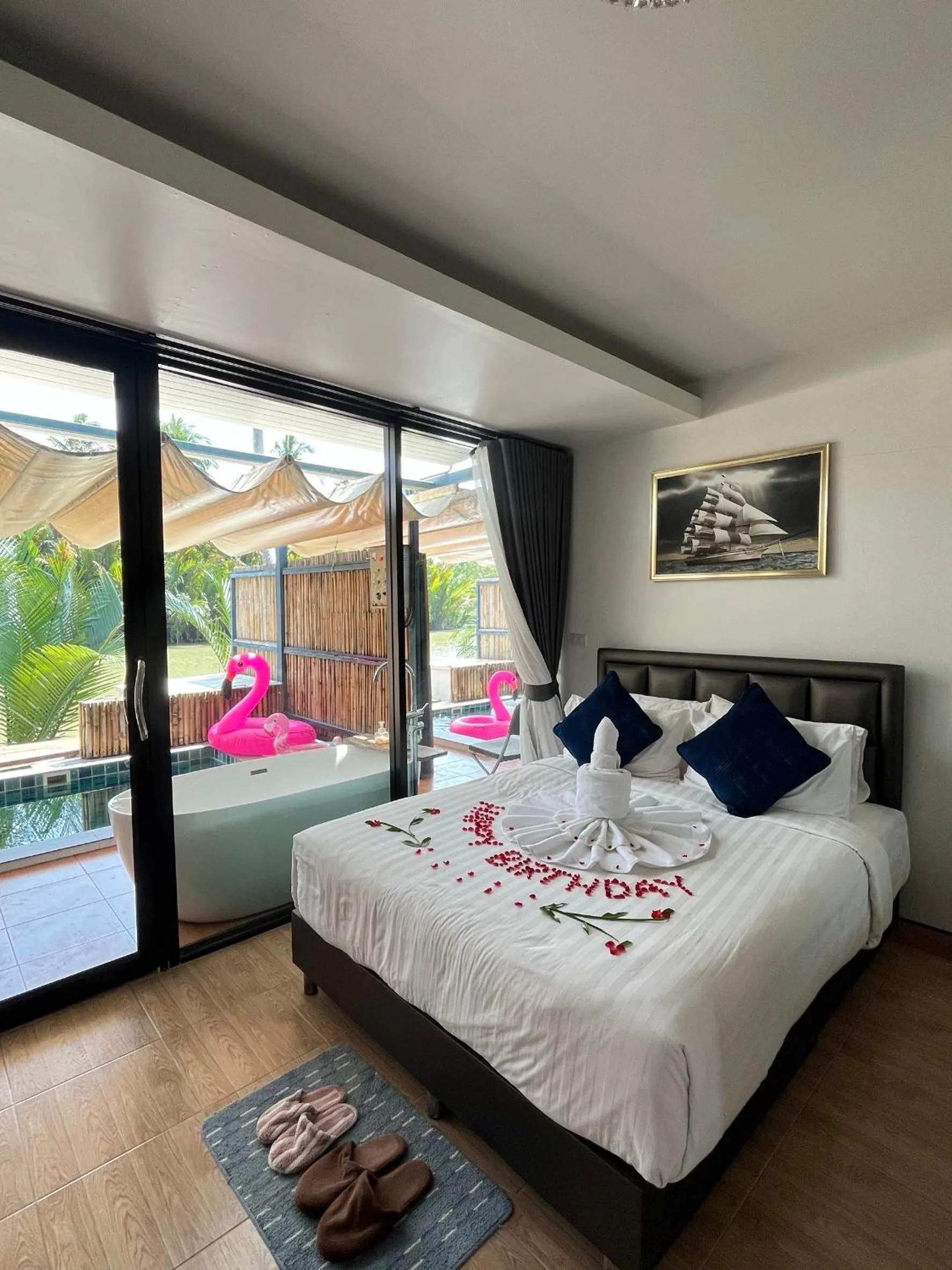 Premium Quadruple Room in Phetra pool villas