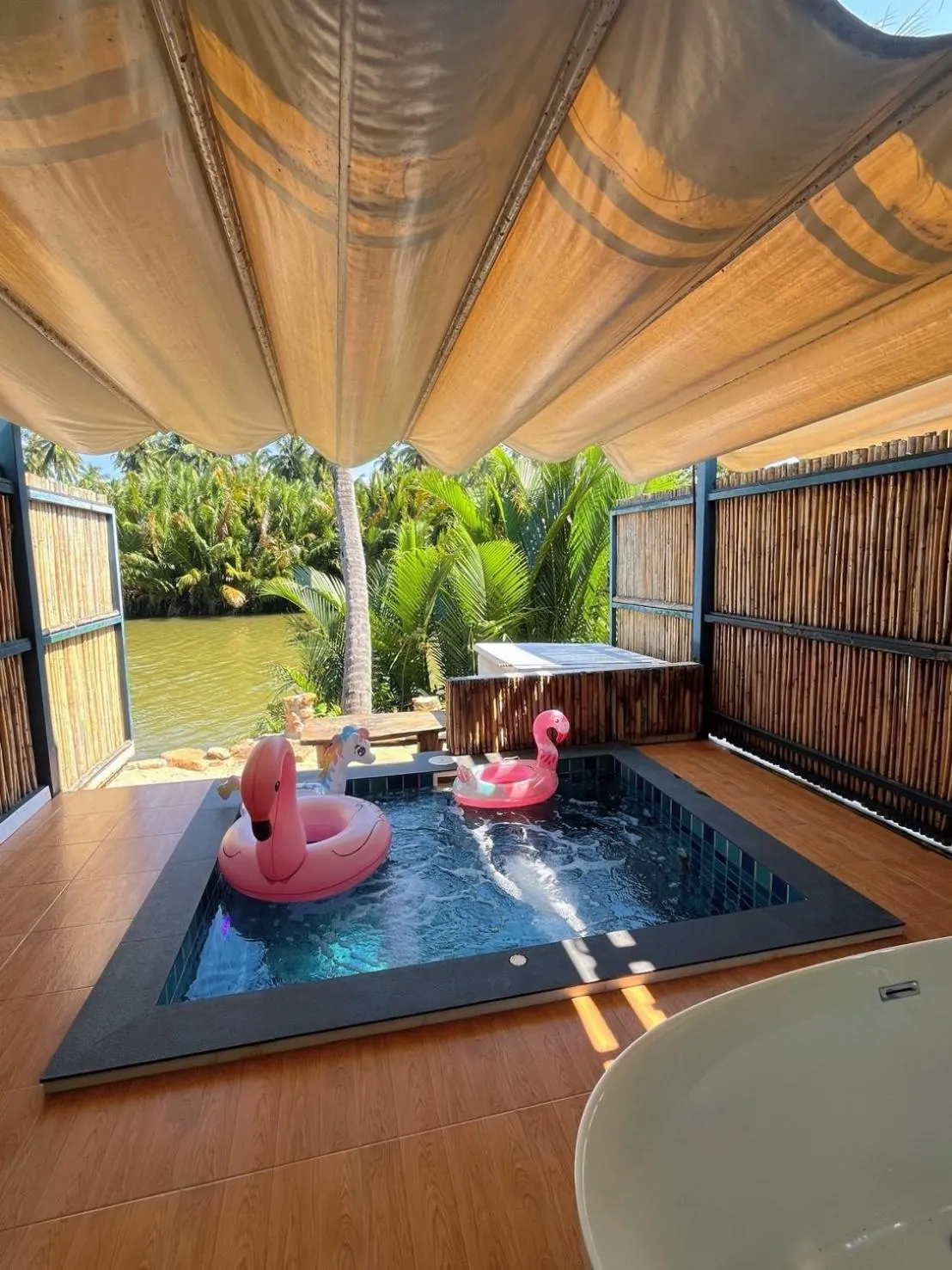 Phetra pool villas