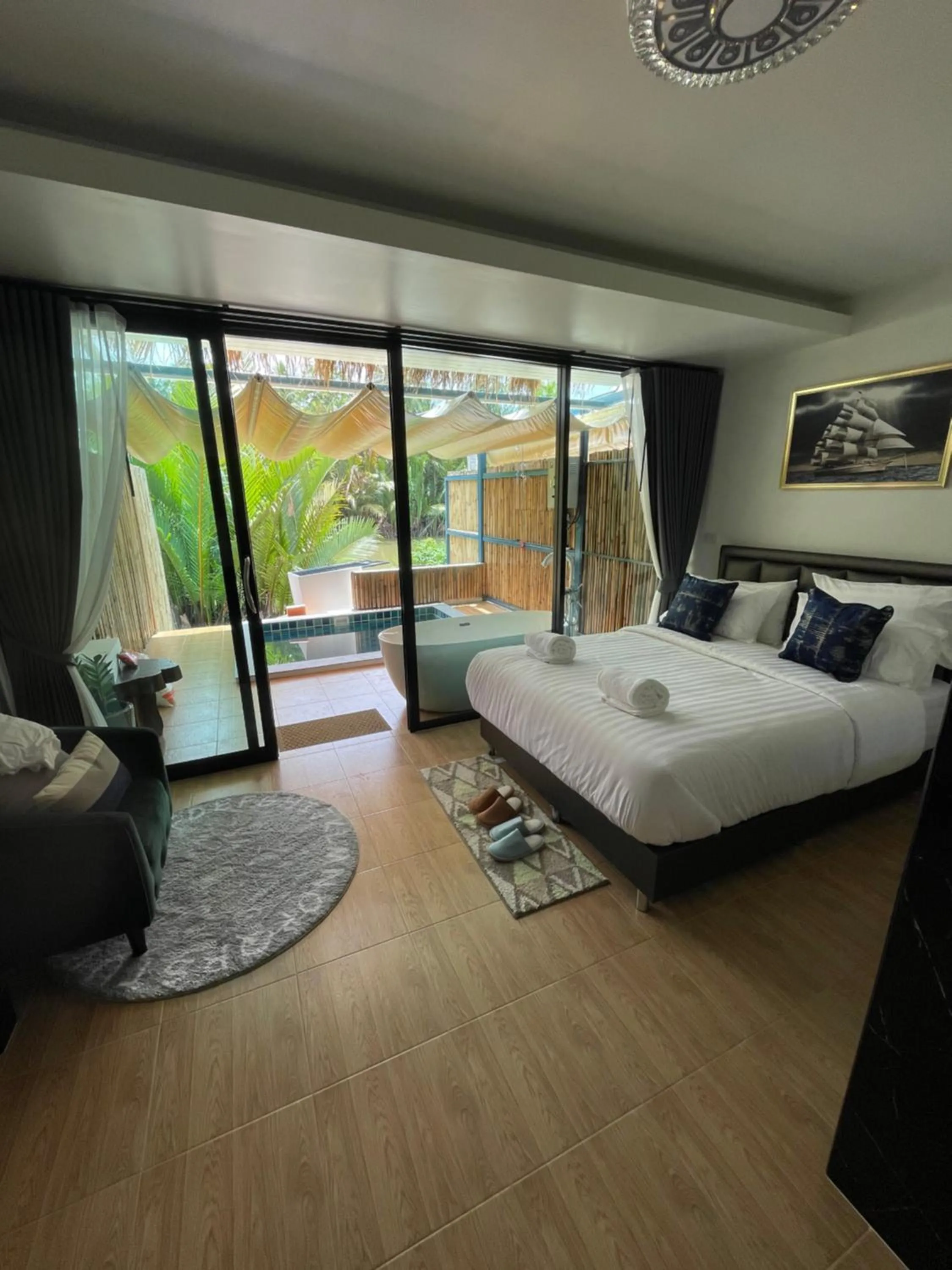 King Room with Pool View in Phetra pool villas