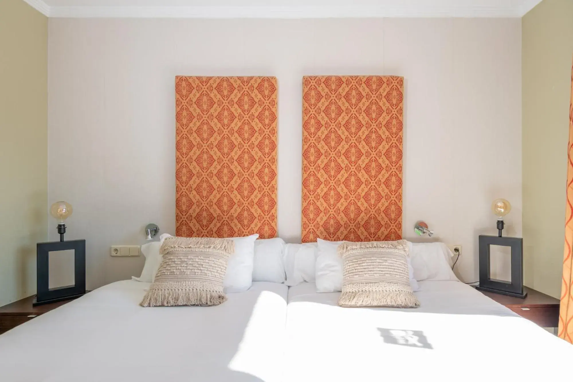 Bedroom, Bed in Holiday World RIWO Hotel. Bedroom, Bed in Holiday World RIWO Hotel.