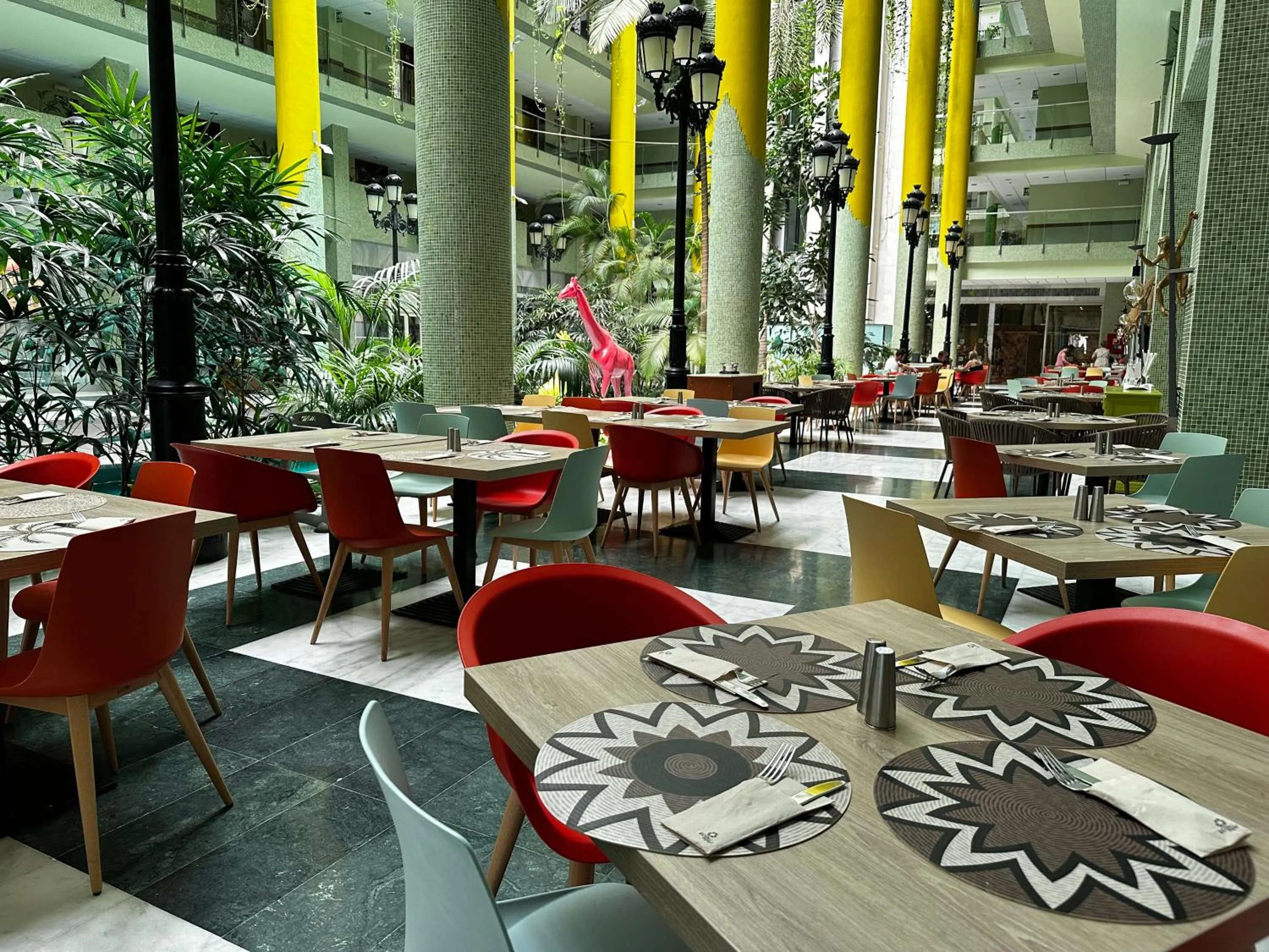 Restaurant/places to eat in Holiday World RIWO Hotel.