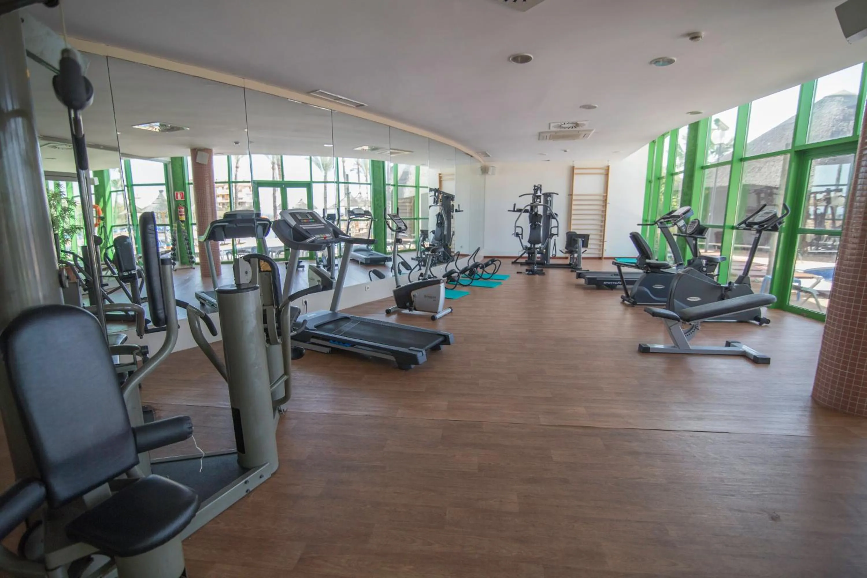Fitness centre/facilities in Holiday World RIWO Hotel.