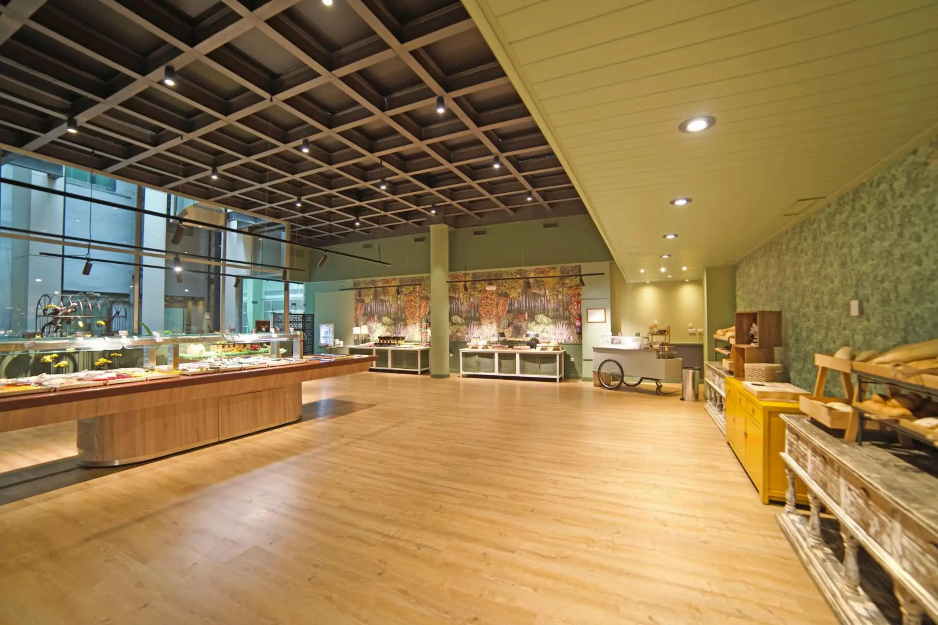 Restaurant/places to eat in Holiday World RIWO Hotel. Restaurant/places to eat in Holiday World RIWO Hotel.