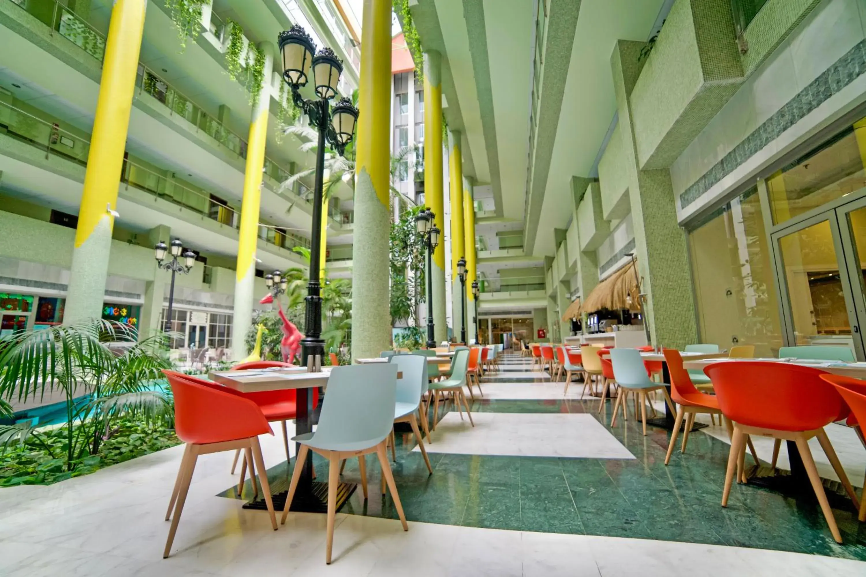 Restaurant/places to eat in Holiday World RIWO Hotel. Restaurant/places to eat in Holiday World RIWO Hotel.