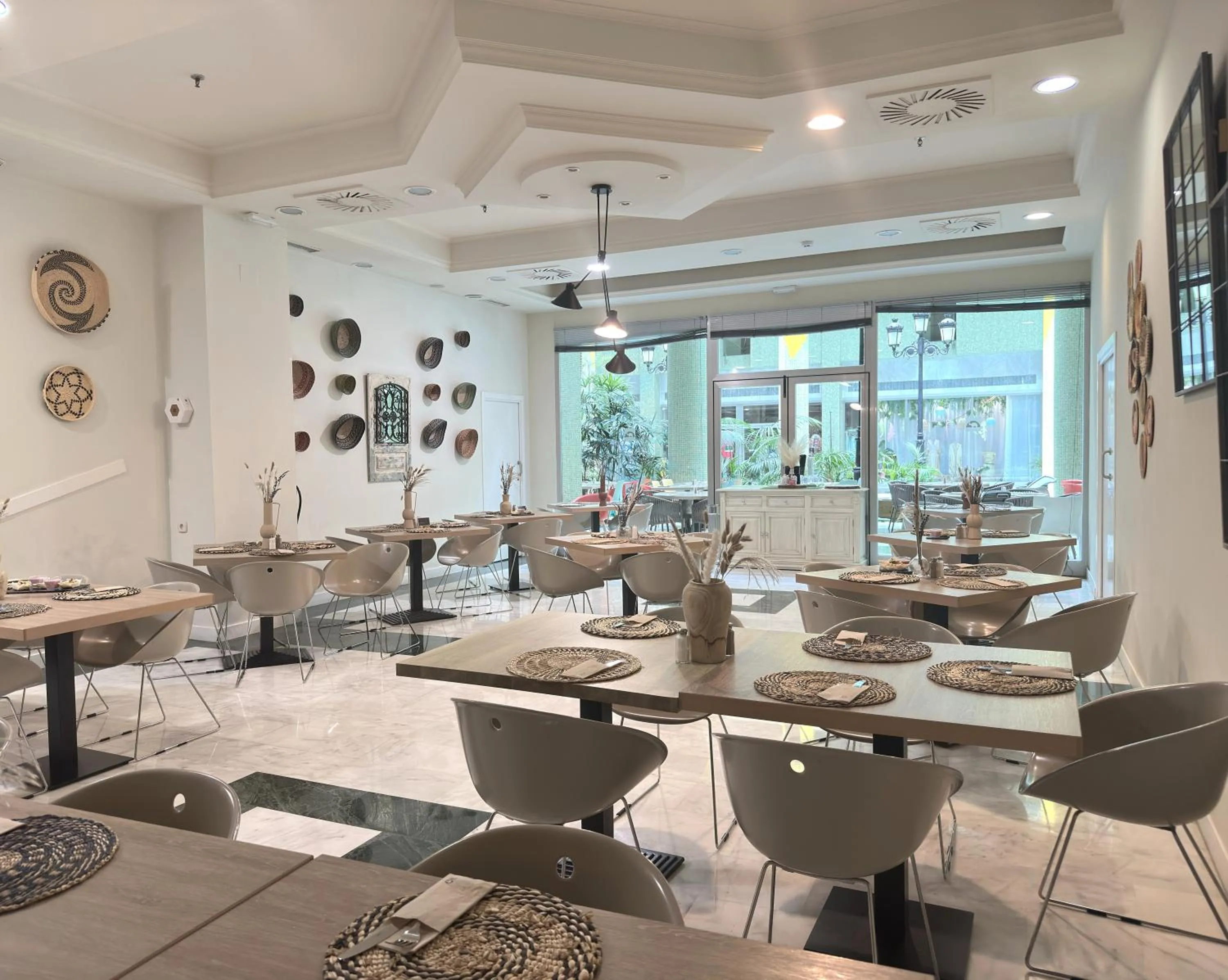 Restaurant/places to eat in Holiday World RIWO Hotel.