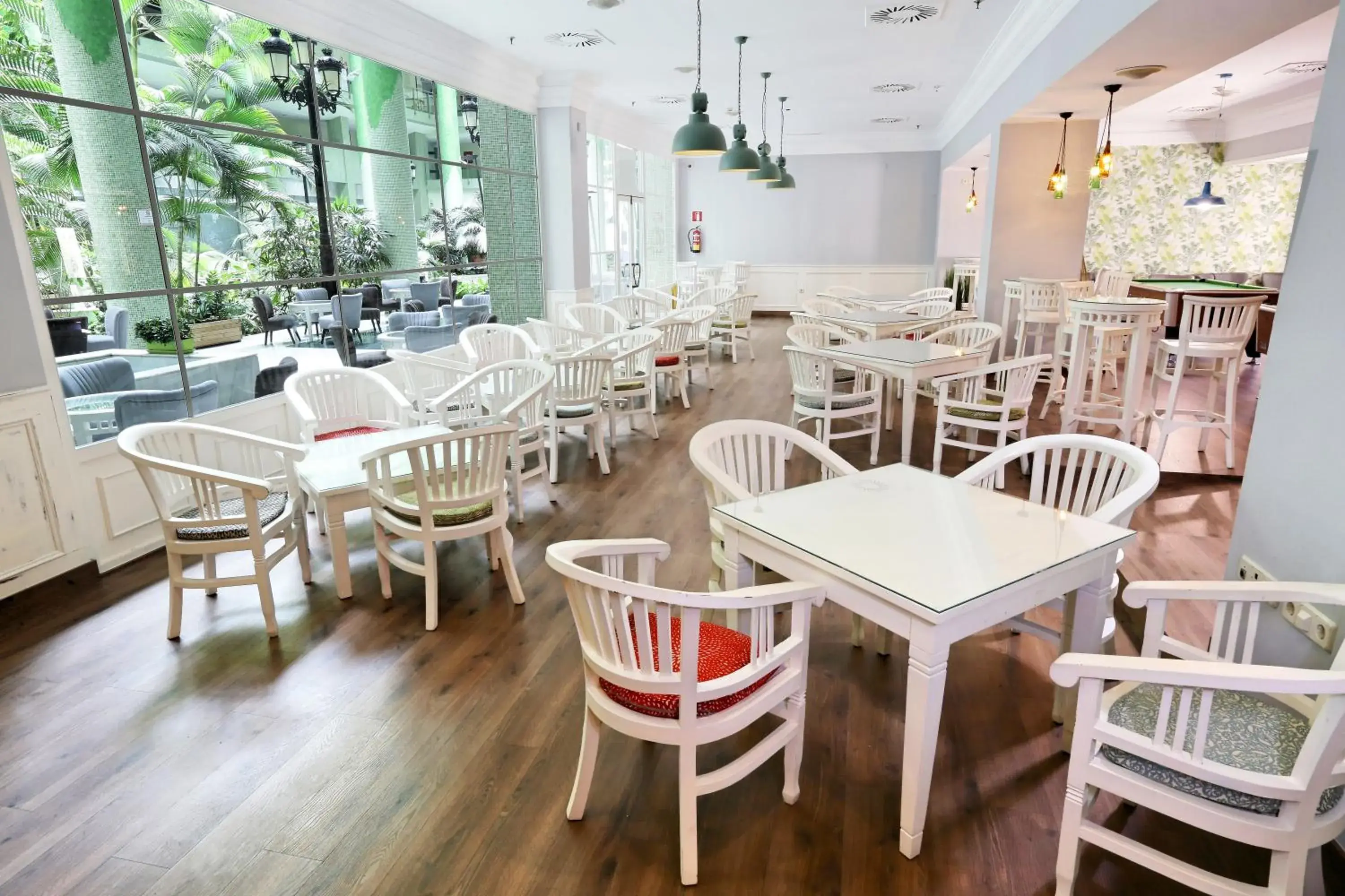 Lounge or bar in Holiday World RIWO Hotel. Lounge or bar in Holiday World RIWO Hotel.