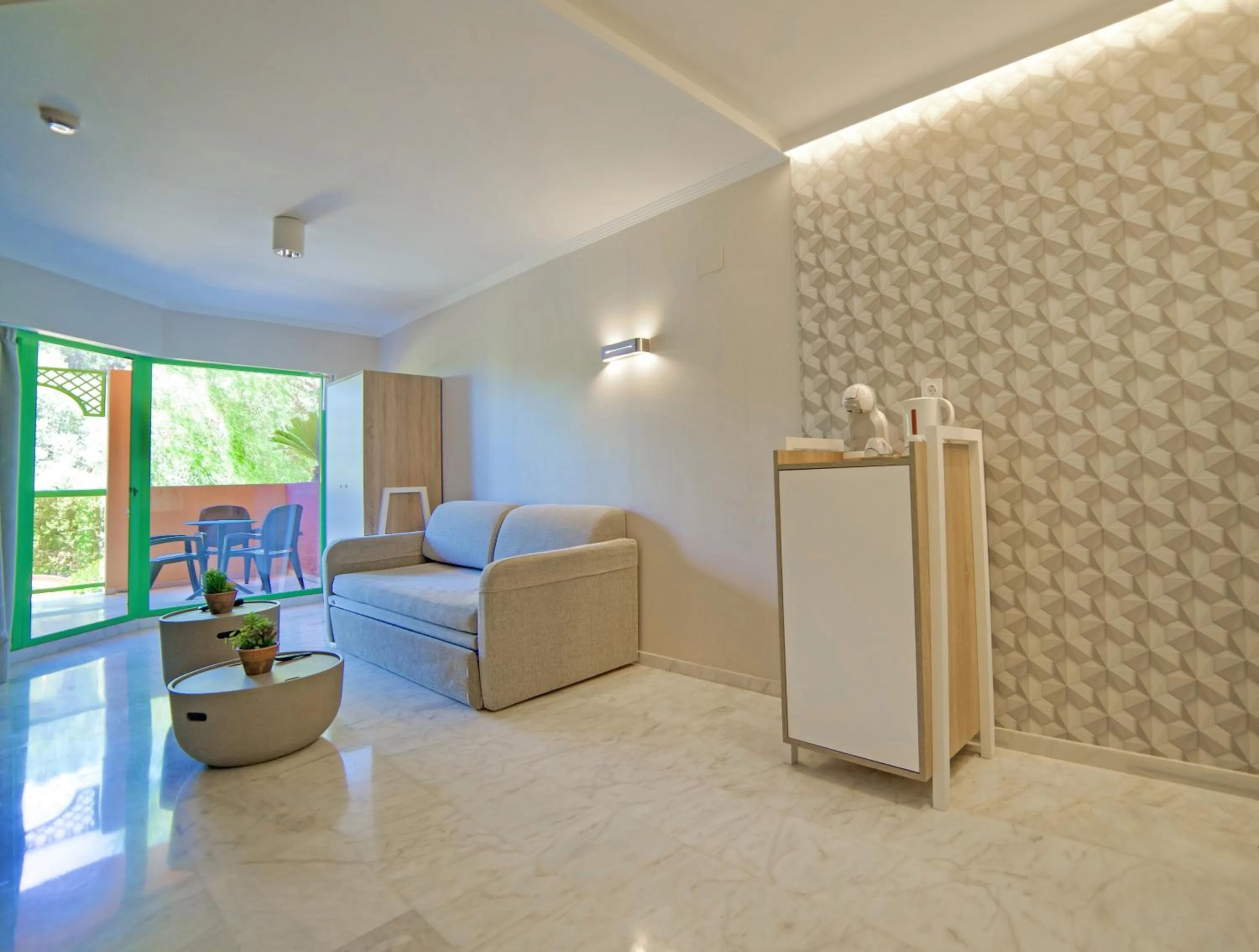 Photo of the whole room in Holiday World RIWO Hotel.