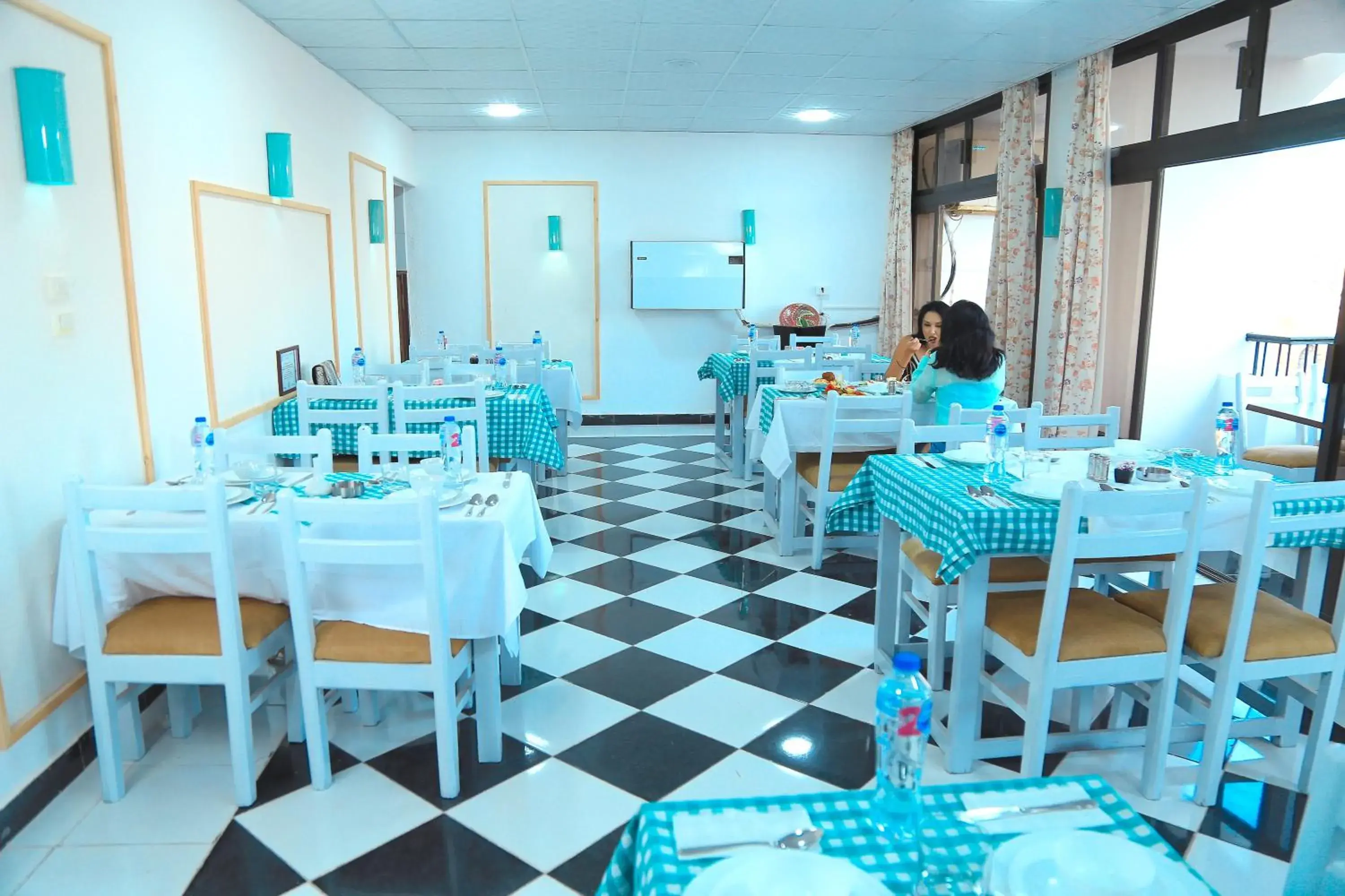 Restaurant/places to eat in Lamera Hotel Restaurant/places to eat in Lamera Hotel