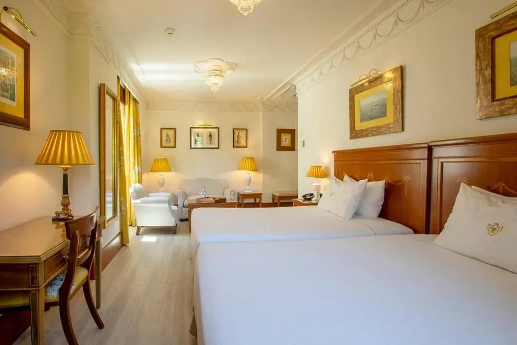 Bed in Hotel Inglaterra Bed in Hotel Inglaterra