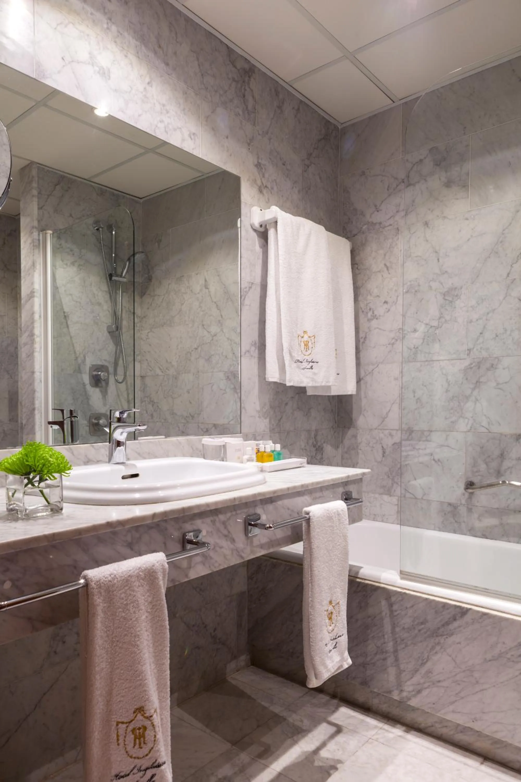 Bathroom in Hotel Inglaterra