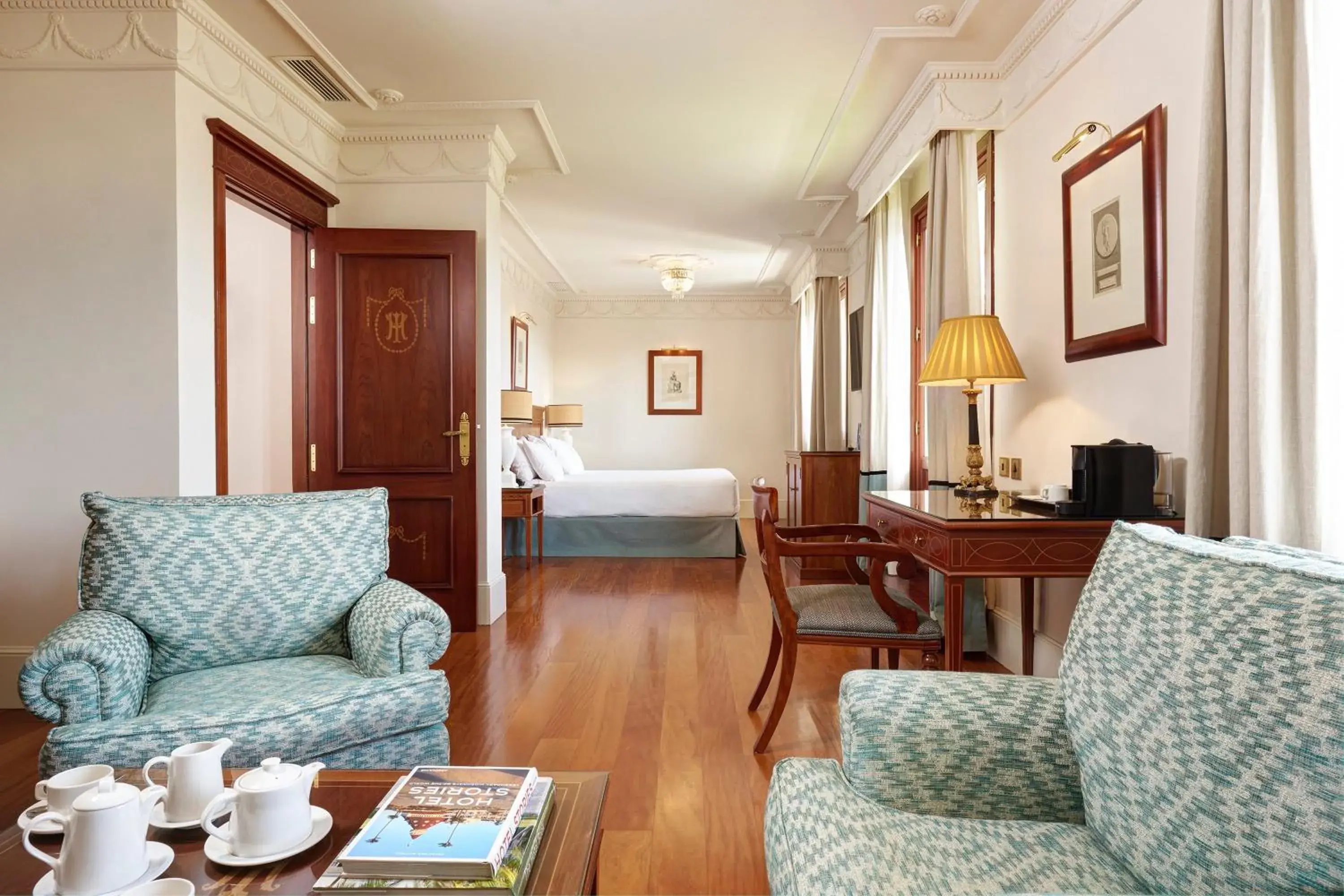 Photo of the whole room in Hotel Inglaterra Photo of the whole room in Hotel Inglaterra