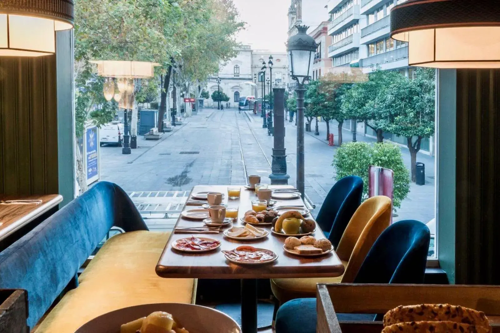 Restaurant/places to eat in Hotel Inglaterra Restaurant/places to eat in Hotel Inglaterra