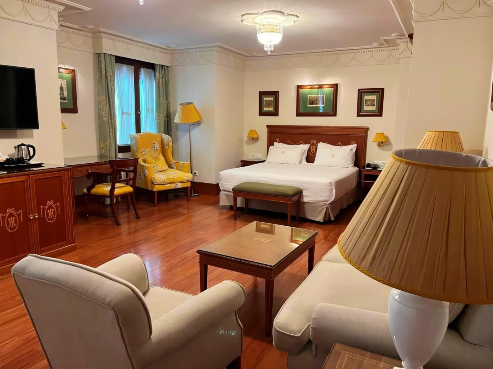 Bed in Hotel Inglaterra