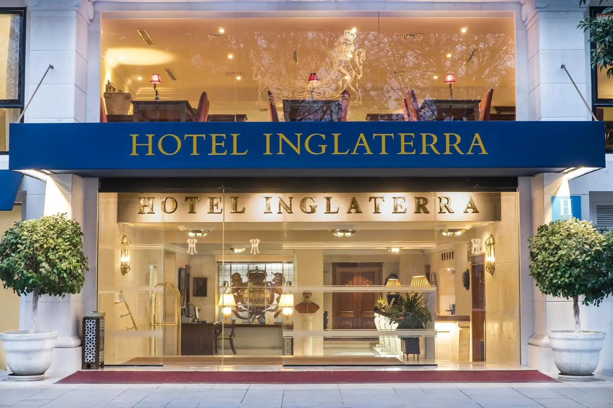 Facade/entrance in Hotel Inglaterra Facade/entrance in Hotel Inglaterra