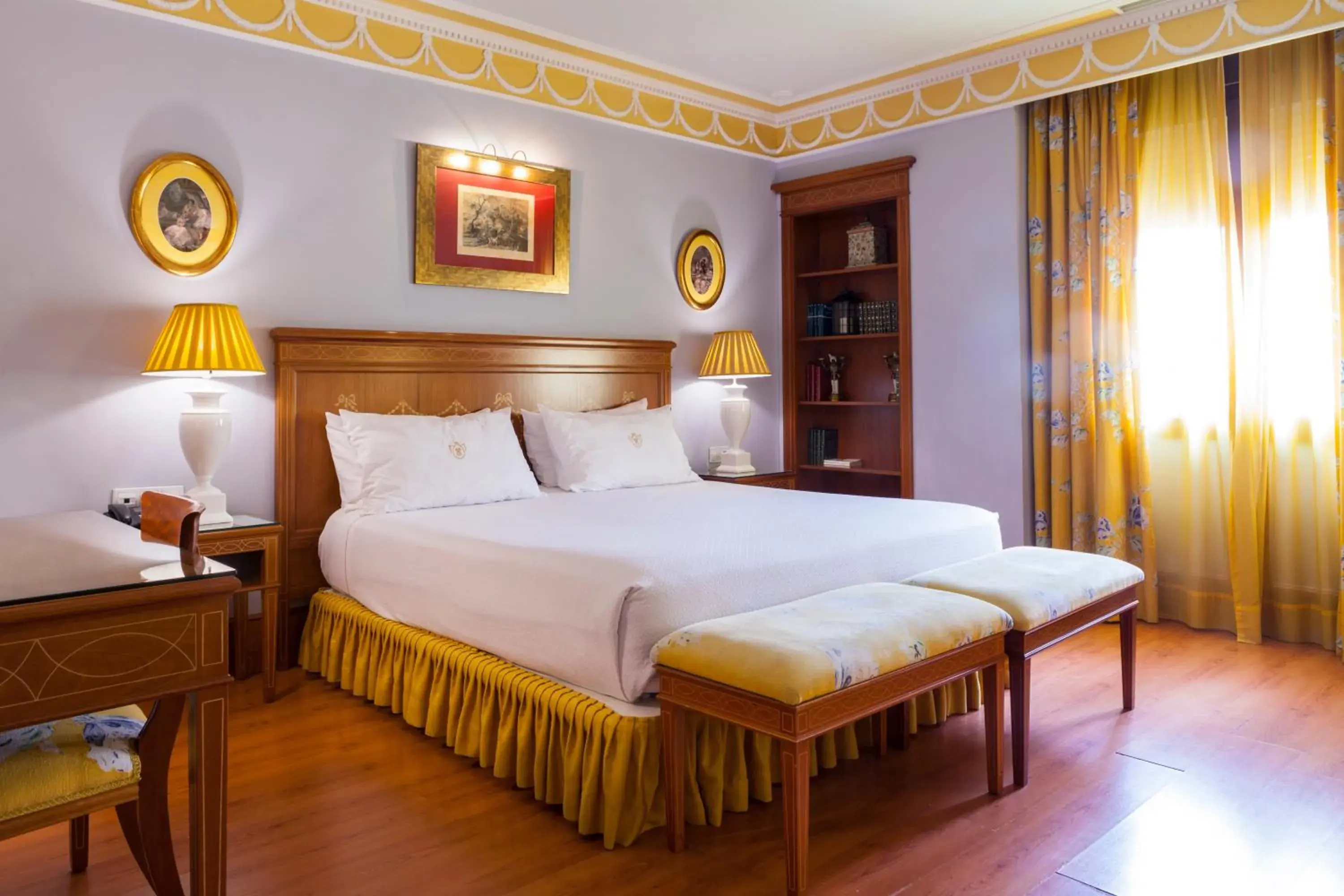 Bed in Hotel Inglaterra Bed in Hotel Inglaterra