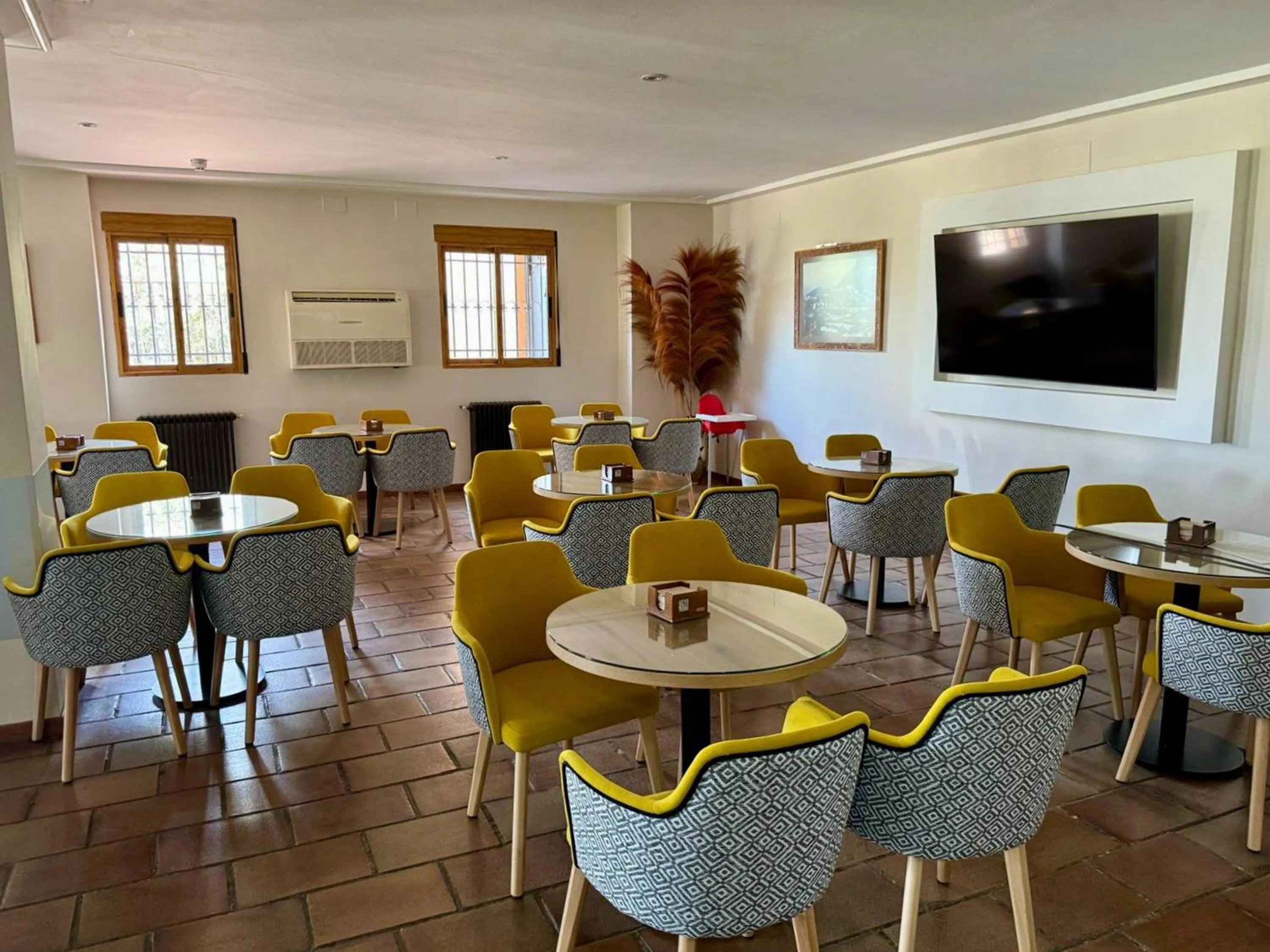 Lounge or bar in Hotel & Spa Sierra de Cazorla 4*
