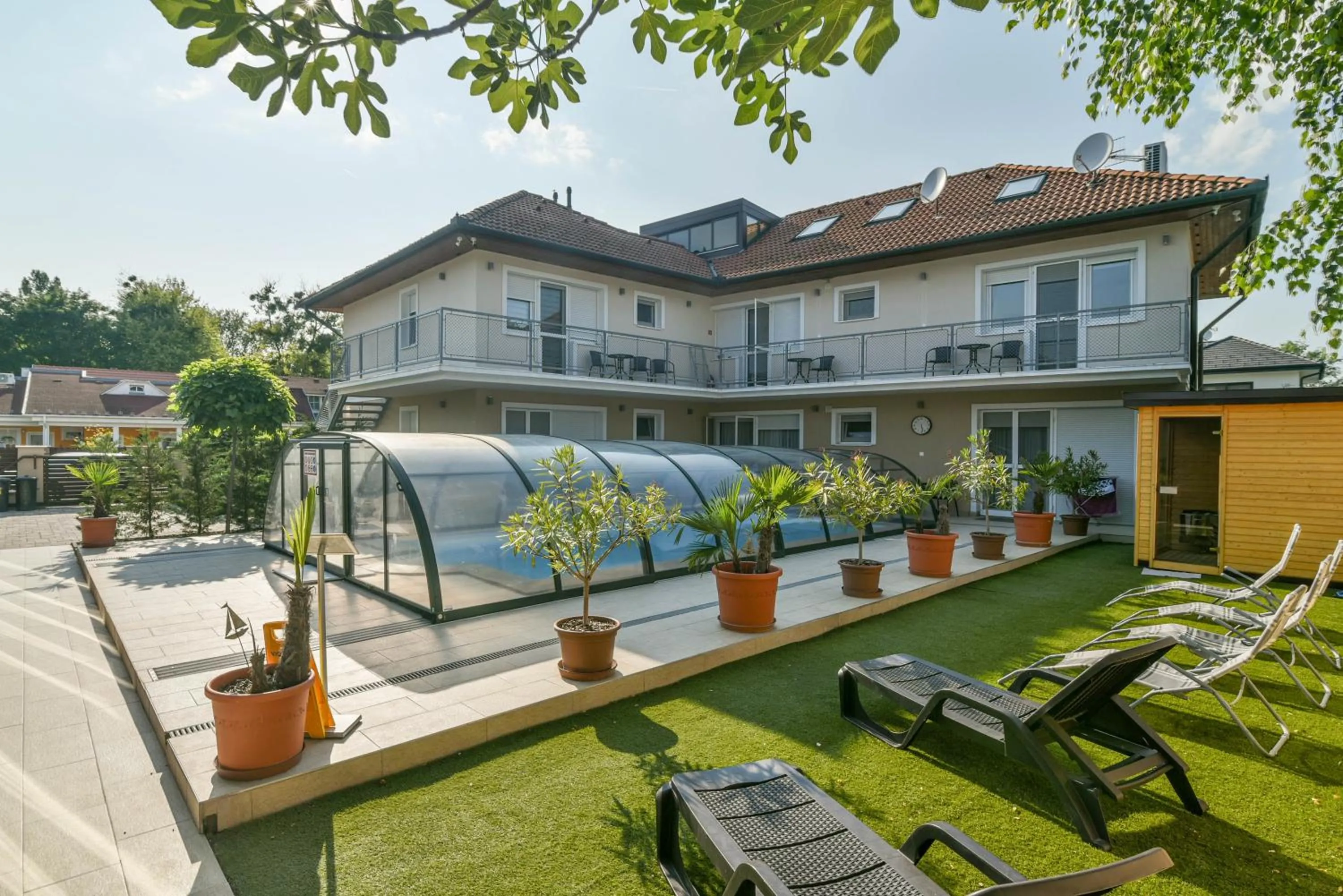 Happy Apartments