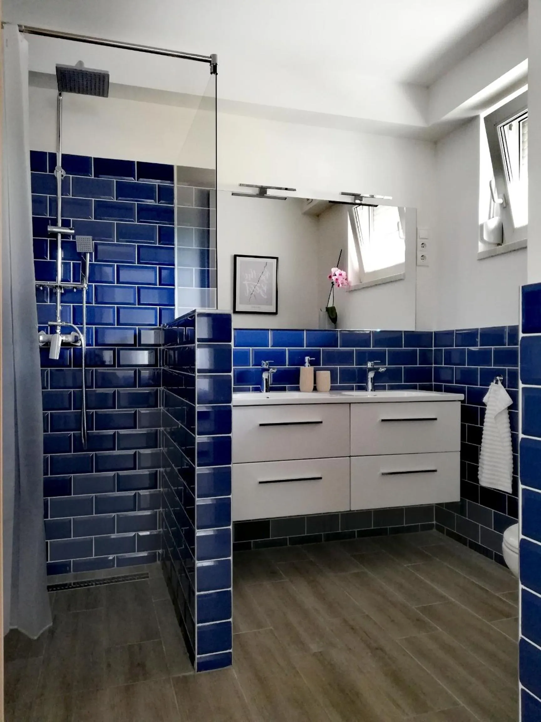 Bathroom in Happy Apartments