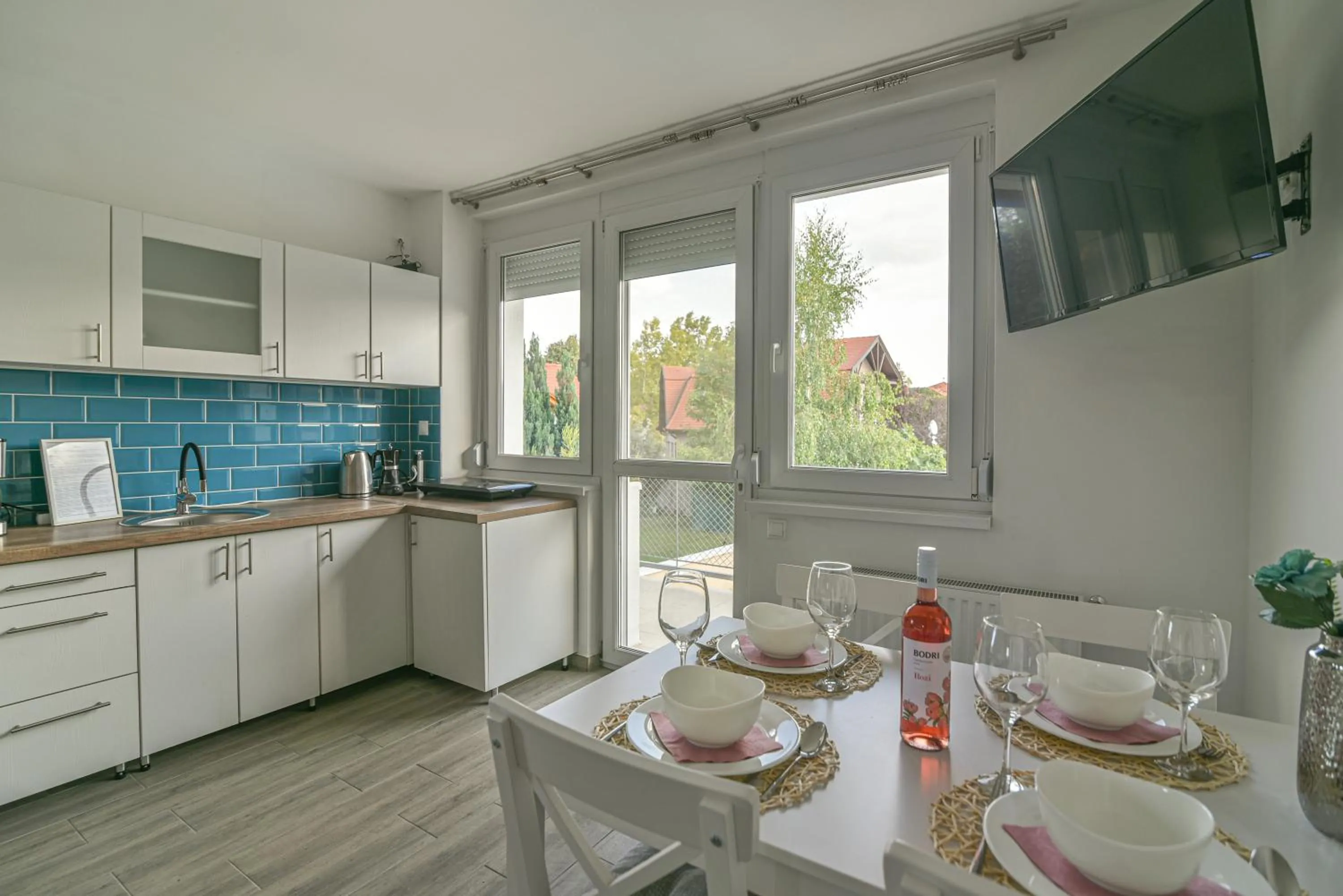 Kitchen or kitchenette in Happy Apartments