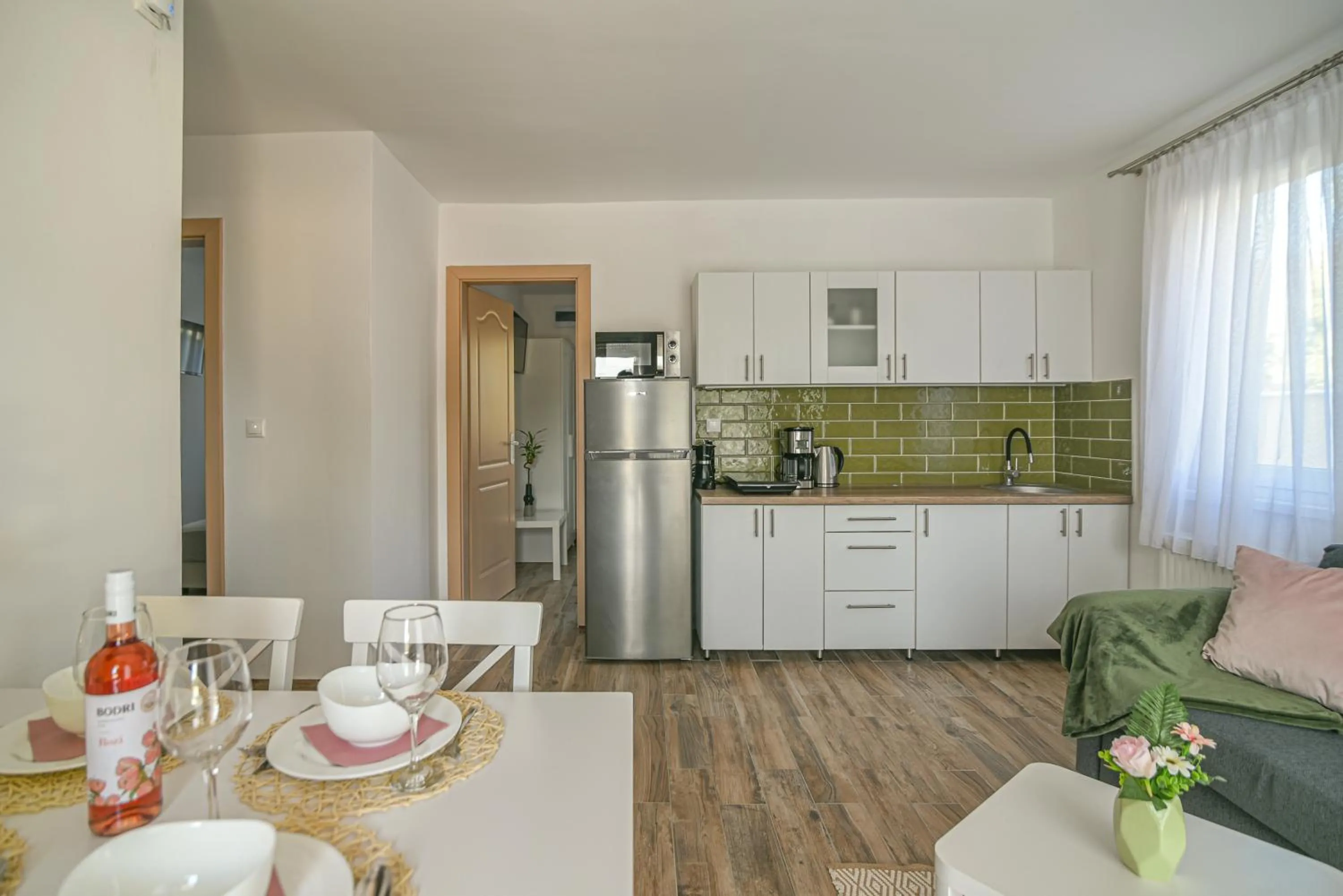 Kitchen or kitchenette in Happy Apartments