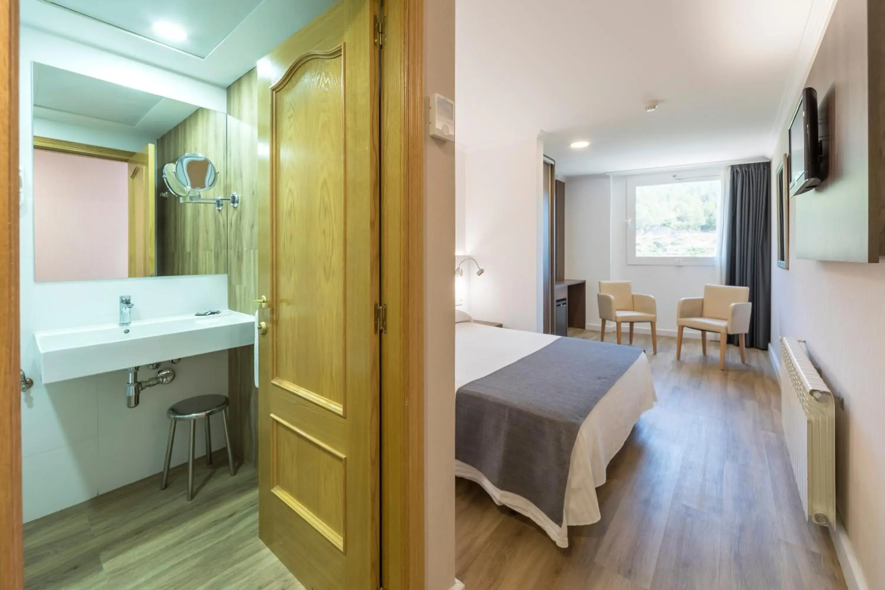 Photo of the whole room, Bed in Hotel Rosaleda del Mijares Photo of the whole room, Bed in Hotel Rosaleda del Mijares