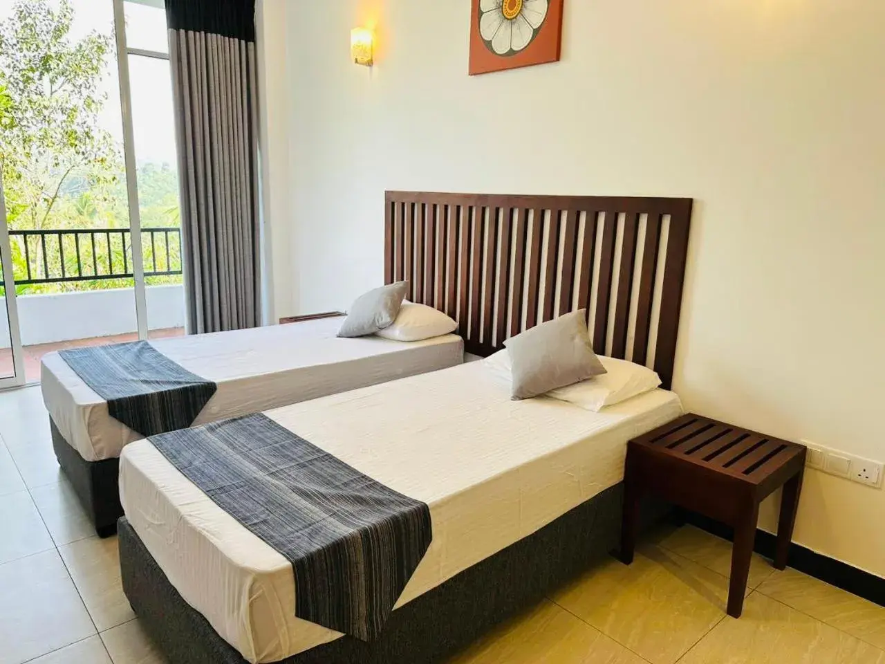 Deluxe Twin Room in Kandy Hub Guest House Deluxe Twin Room in Kandy Hub Guest House