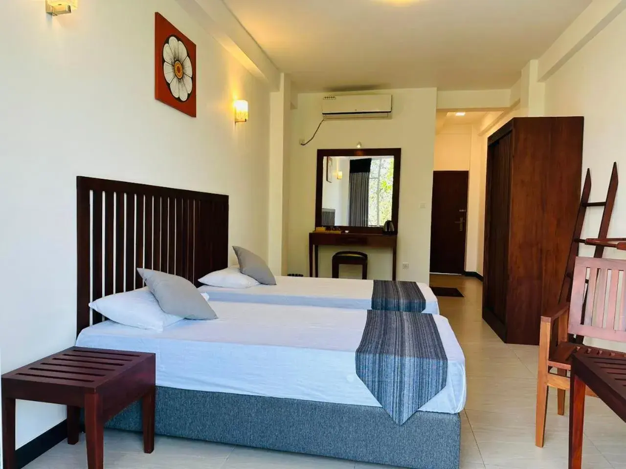 Deluxe Twin Room in Kandy Hub Guest House Deluxe Twin Room in Kandy Hub Guest House