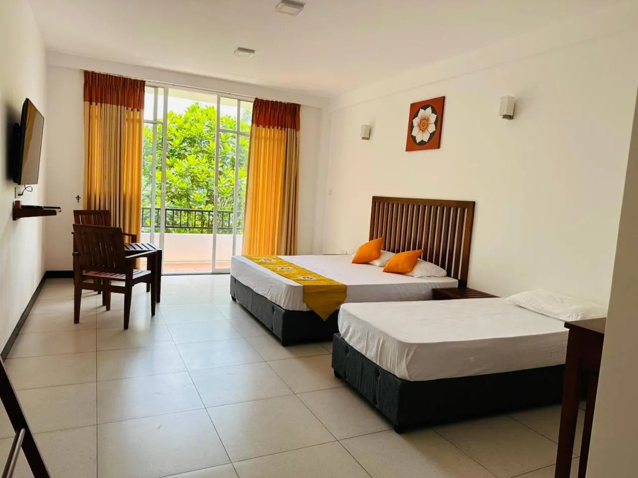 Deluxe Double Room in Kandy Hub Guest House