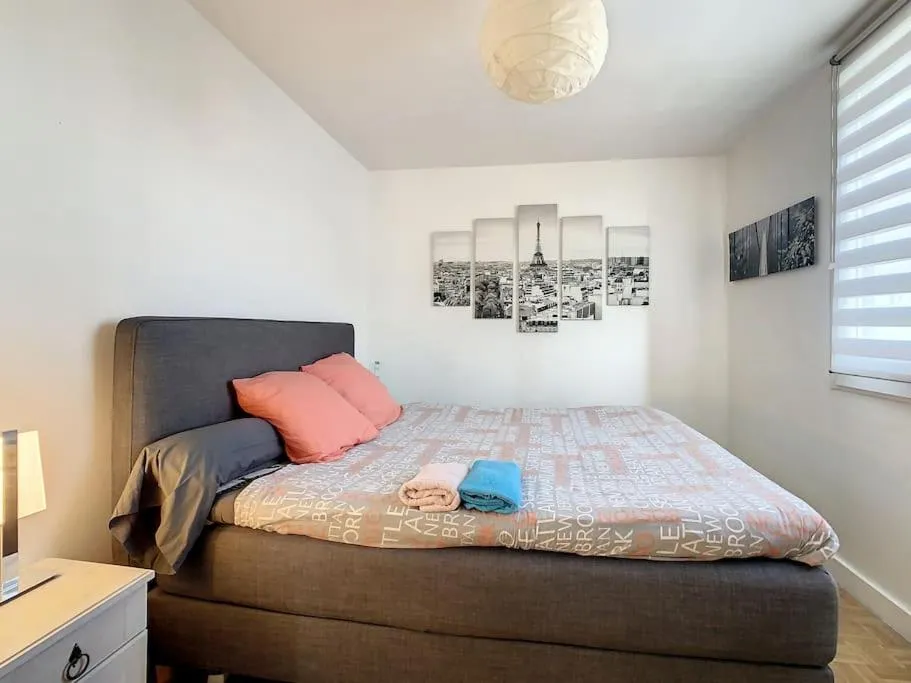 Bed in Appart Crystal Lyon Caluire et parkings