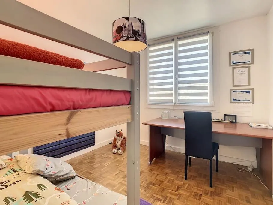 Bed in Appart Crystal Lyon Caluire et parkings