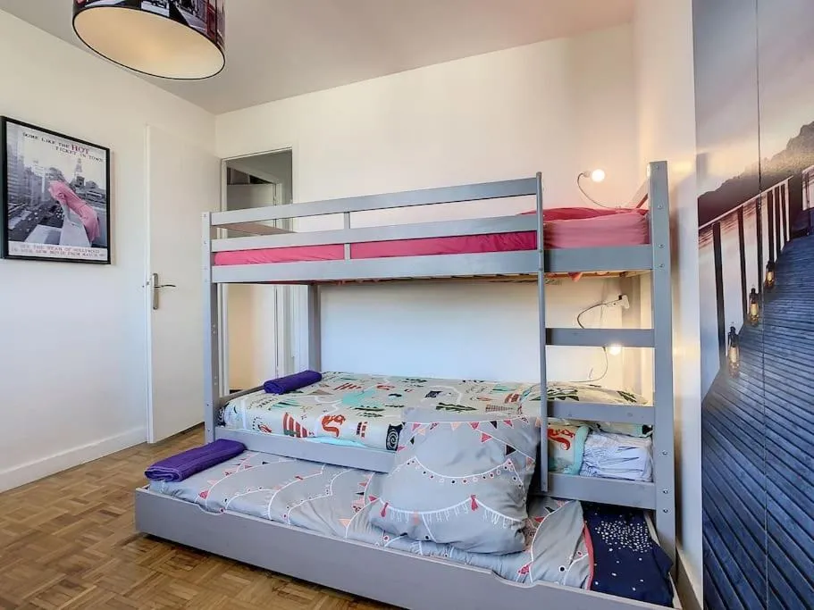 Bed in Appart Crystal Lyon Caluire et parkings