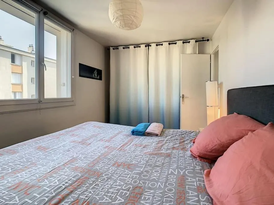 Bed in Appart Crystal Lyon Caluire et parkings