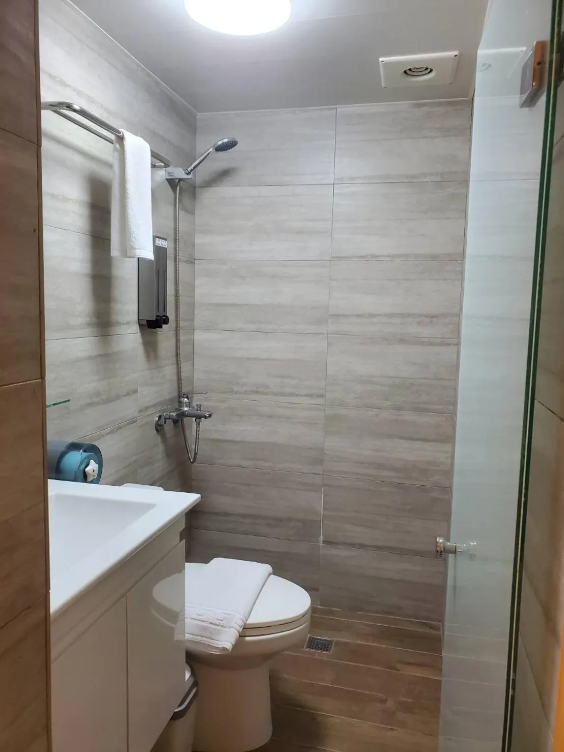 Bathroom in Taipei Inn