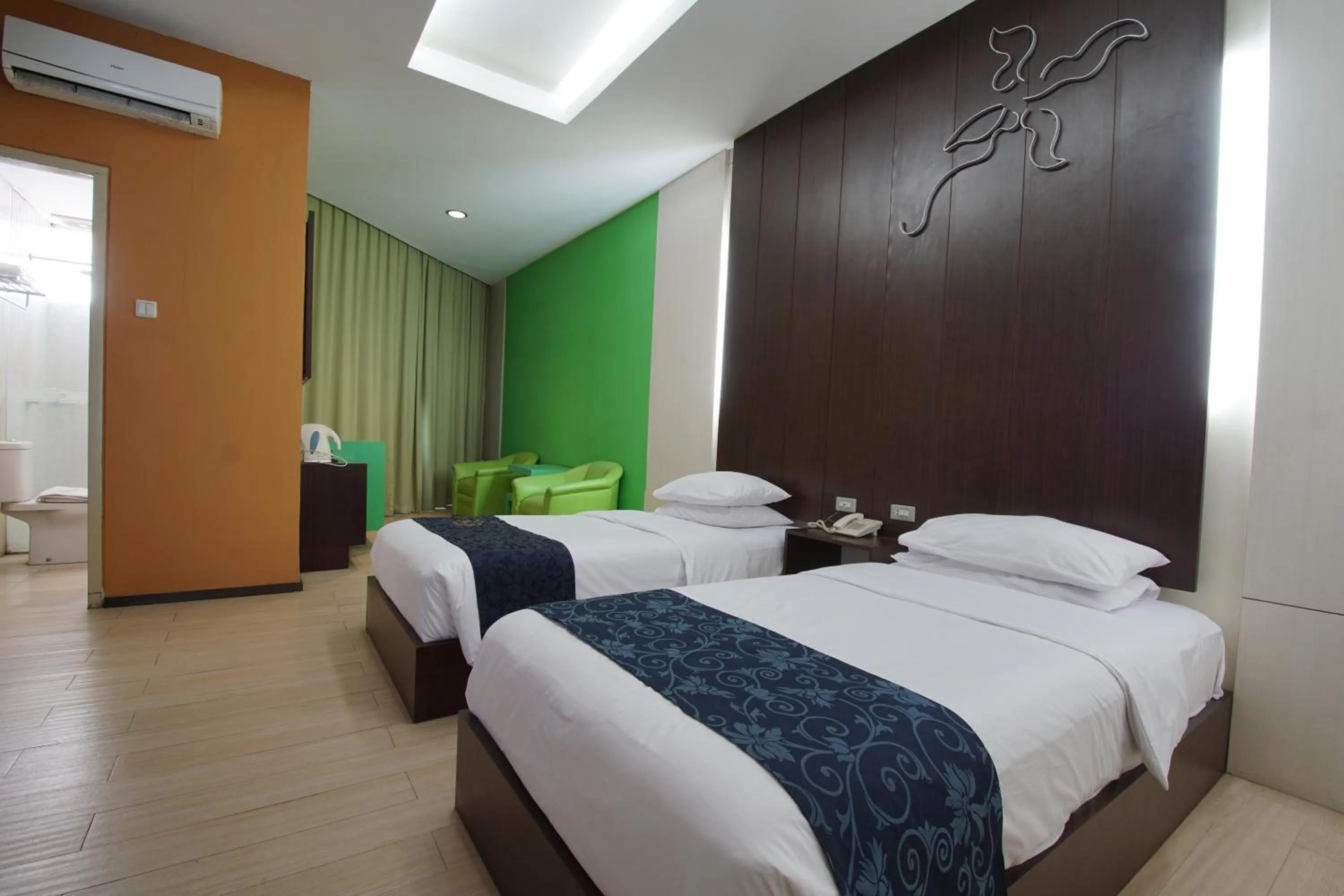 Superior Twin Room in Hotel New Puri Garden